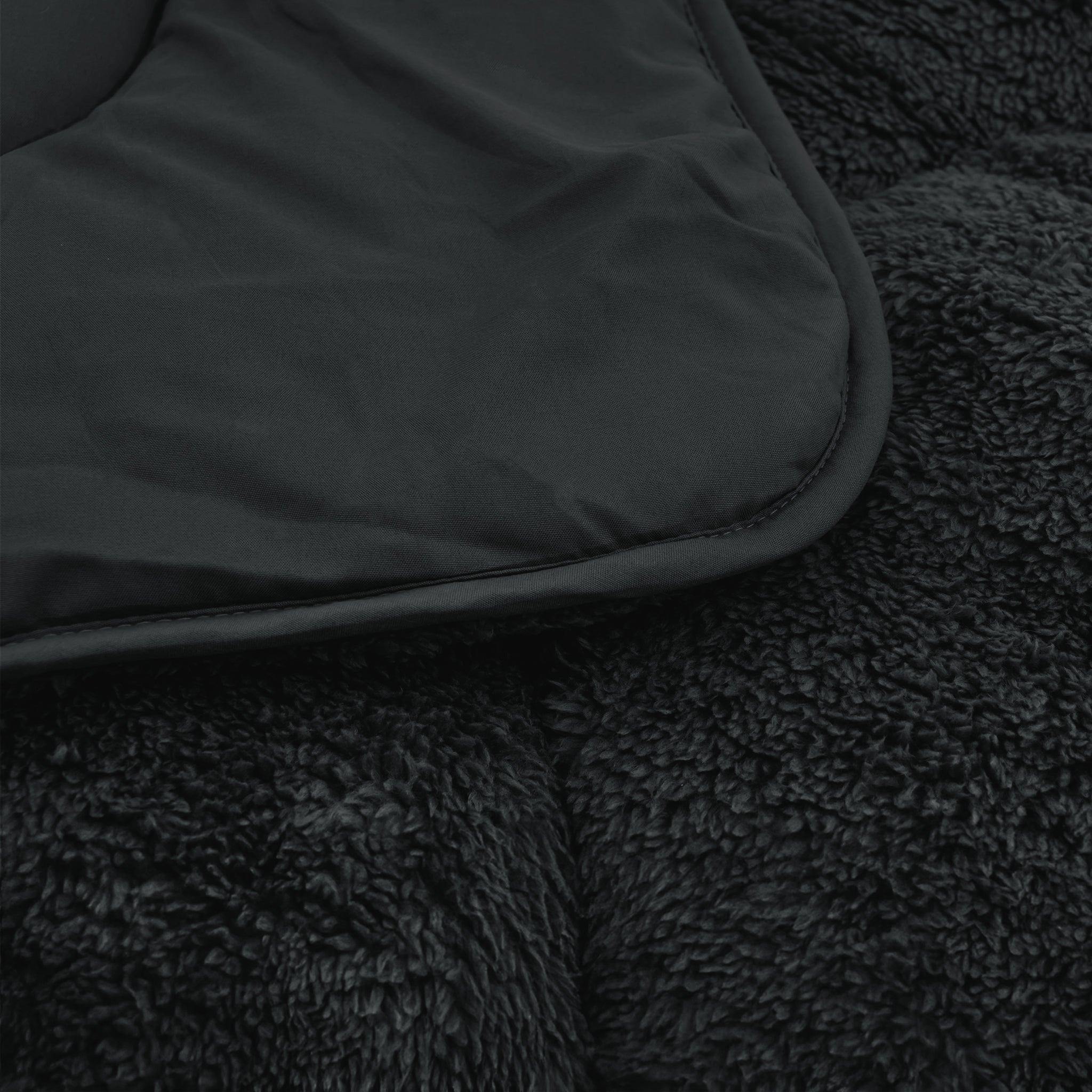 All-in One Lazy Teddy Dekbed Zwart - Dekbed met kussenslopen