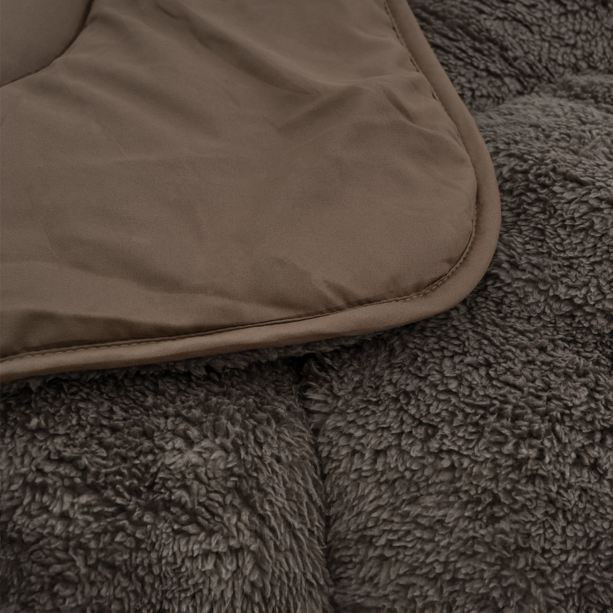 All-in One Lazy Teddy Dekbed Taupe/Grijs - Dekbed met kussenslopen