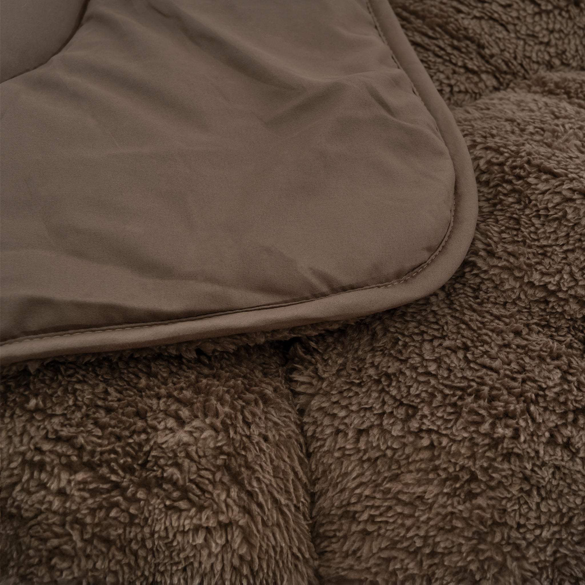 All-in One Lazy Teddy Dekbed Taupe/Bruin - Dekbed met kussenslopen