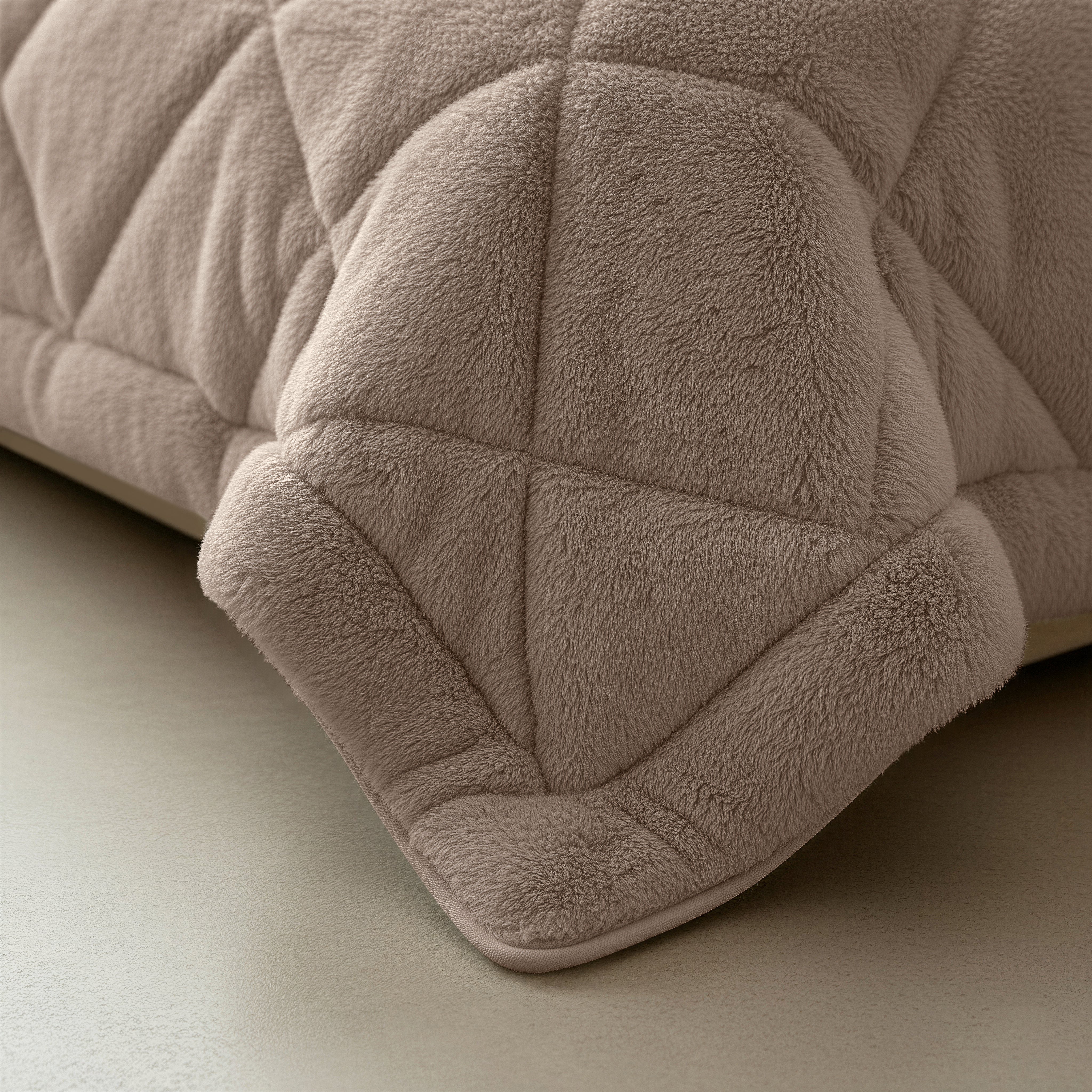 All-in One Lazy Faux Fur Dekbed Taupe - Dekbed met kussenslopen