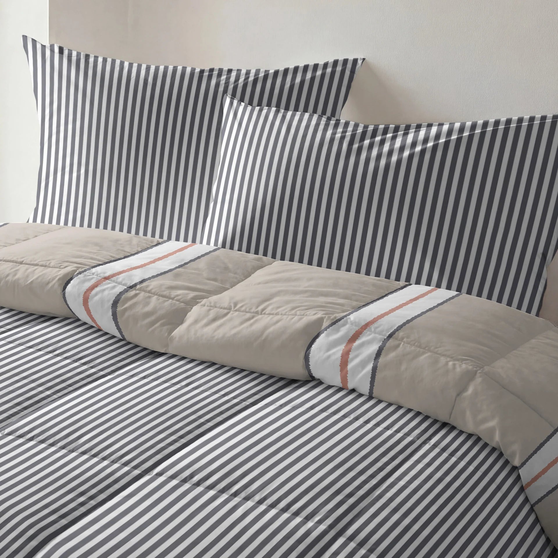 Byrklund Dekbed - Lined Up - Zand / Antraciet - Voor het hele jaar