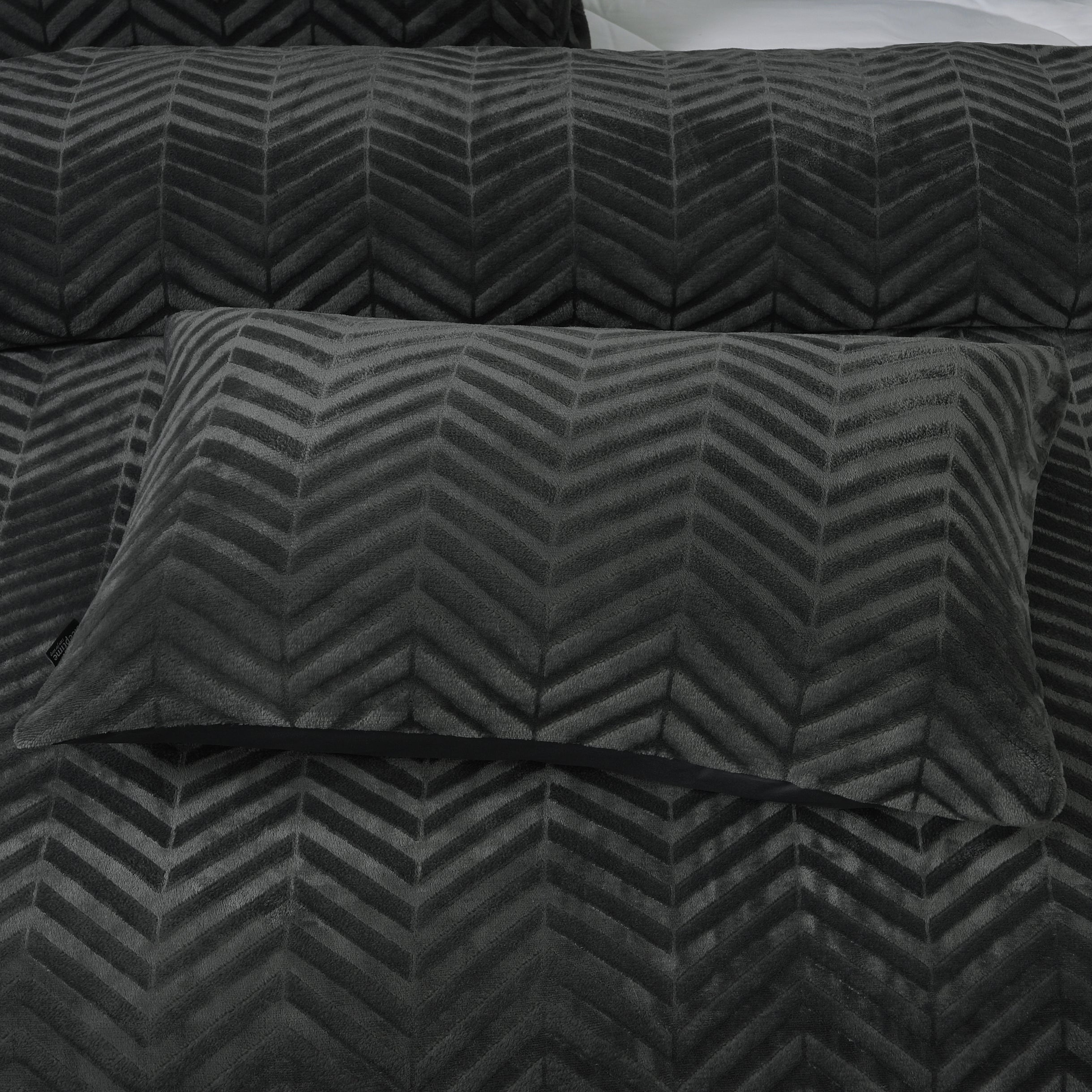 Chevron Teddy Duvet Cover Anthracite - Trendy design - Soft and warm - Luxurious appearance