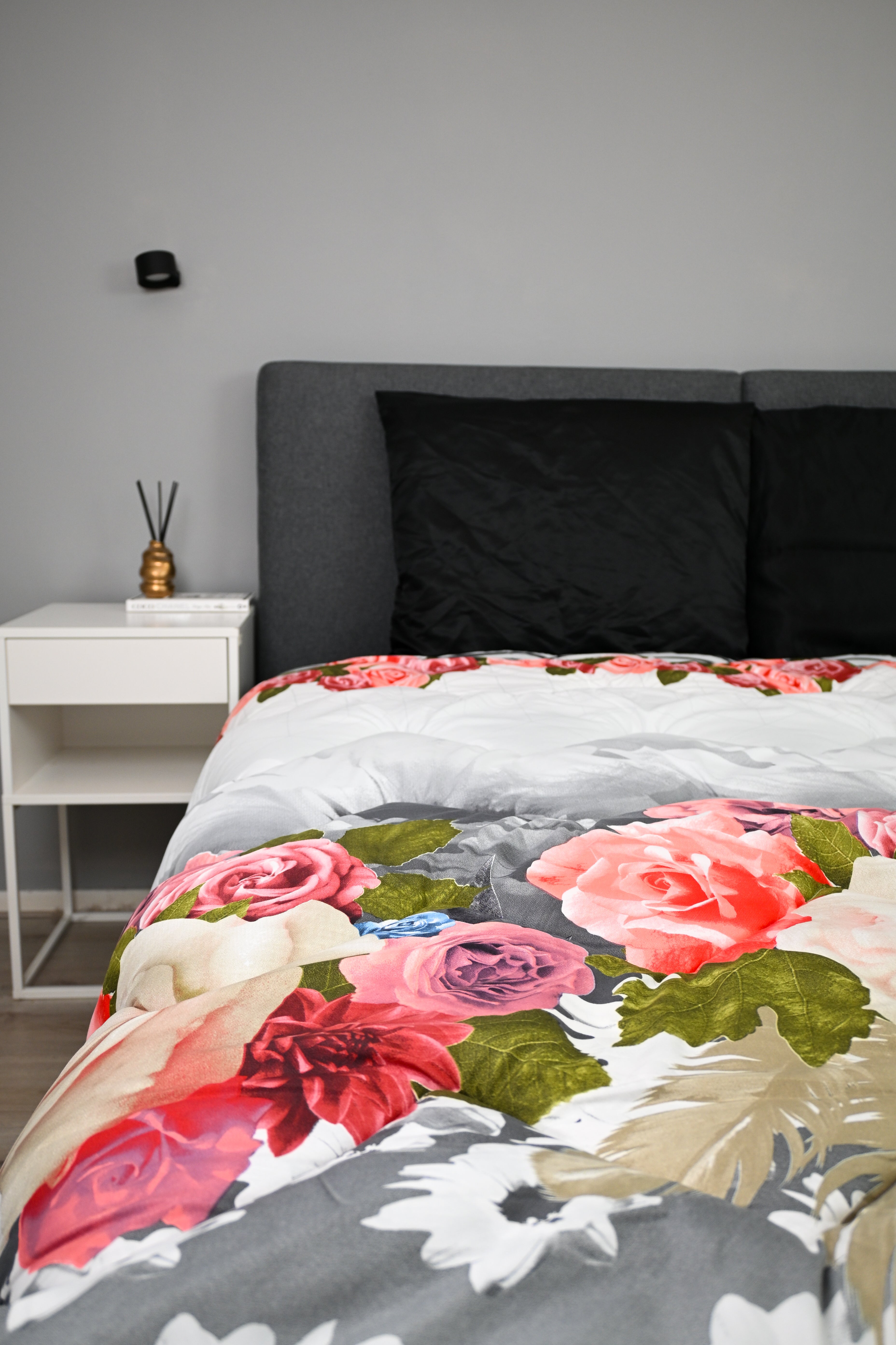 All-in One Lazy Dekbed Grijs Met Rozen - Dekbed voor het hele jaar