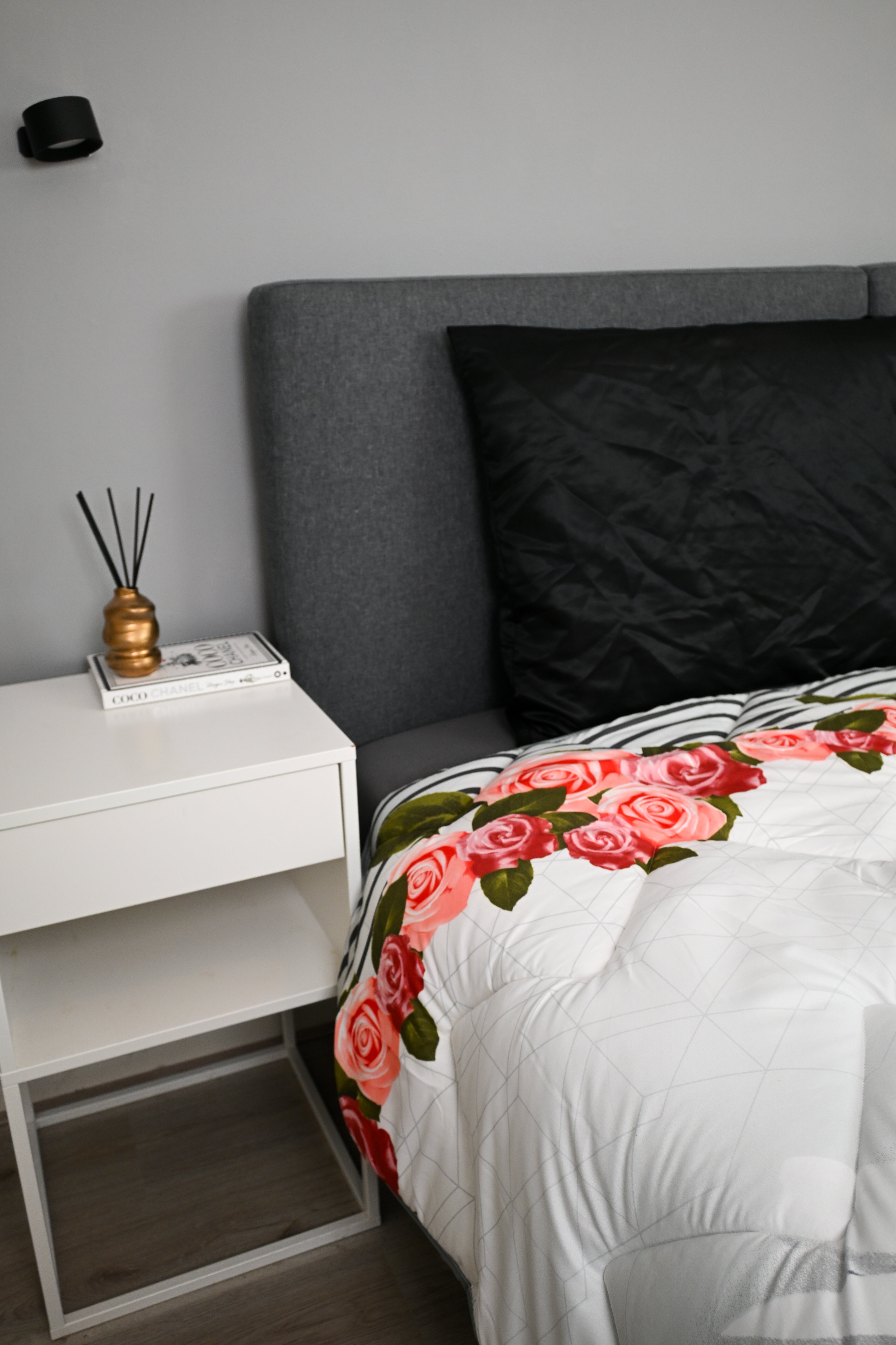 All-in One Lazy Dekbed Grijs Met Rozen - Dekbed voor het hele jaar