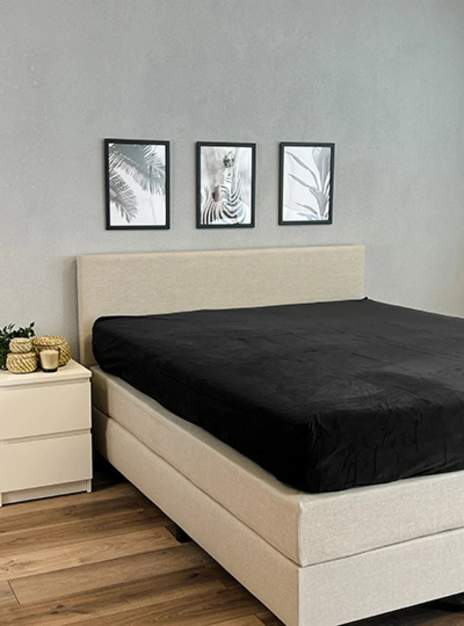 Velvet Fitted Sheet Black – Luxurious, Soft – Perfect Fit – 100% Velvet