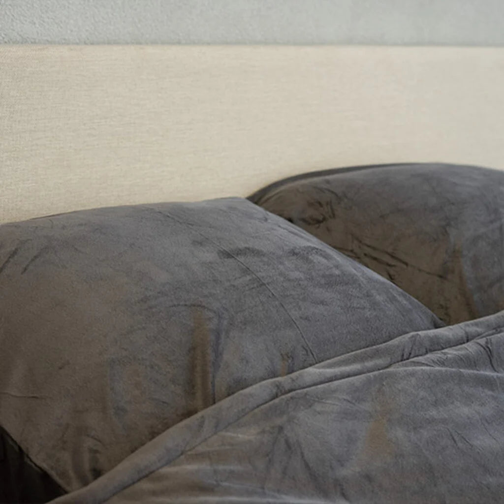 Velvet Pillowcases Anthracite – Luxury Velvet Pillowcases in 12 Colors