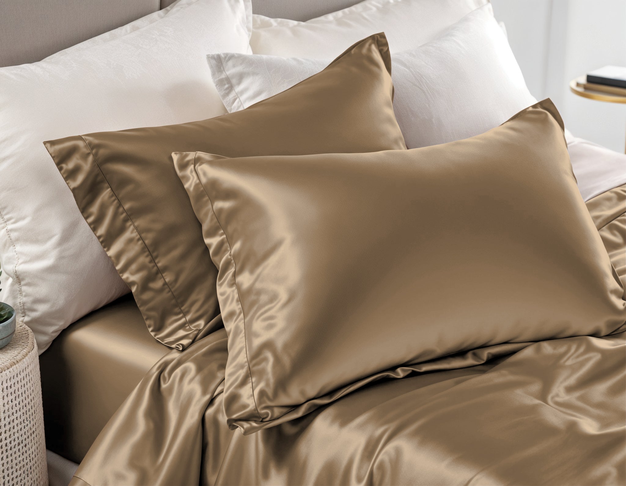 Glossy Taupe Kussensloop 60 x 70 - Anti haar slijtage - Haarsalon product - 2 stuks in 1 verpakking