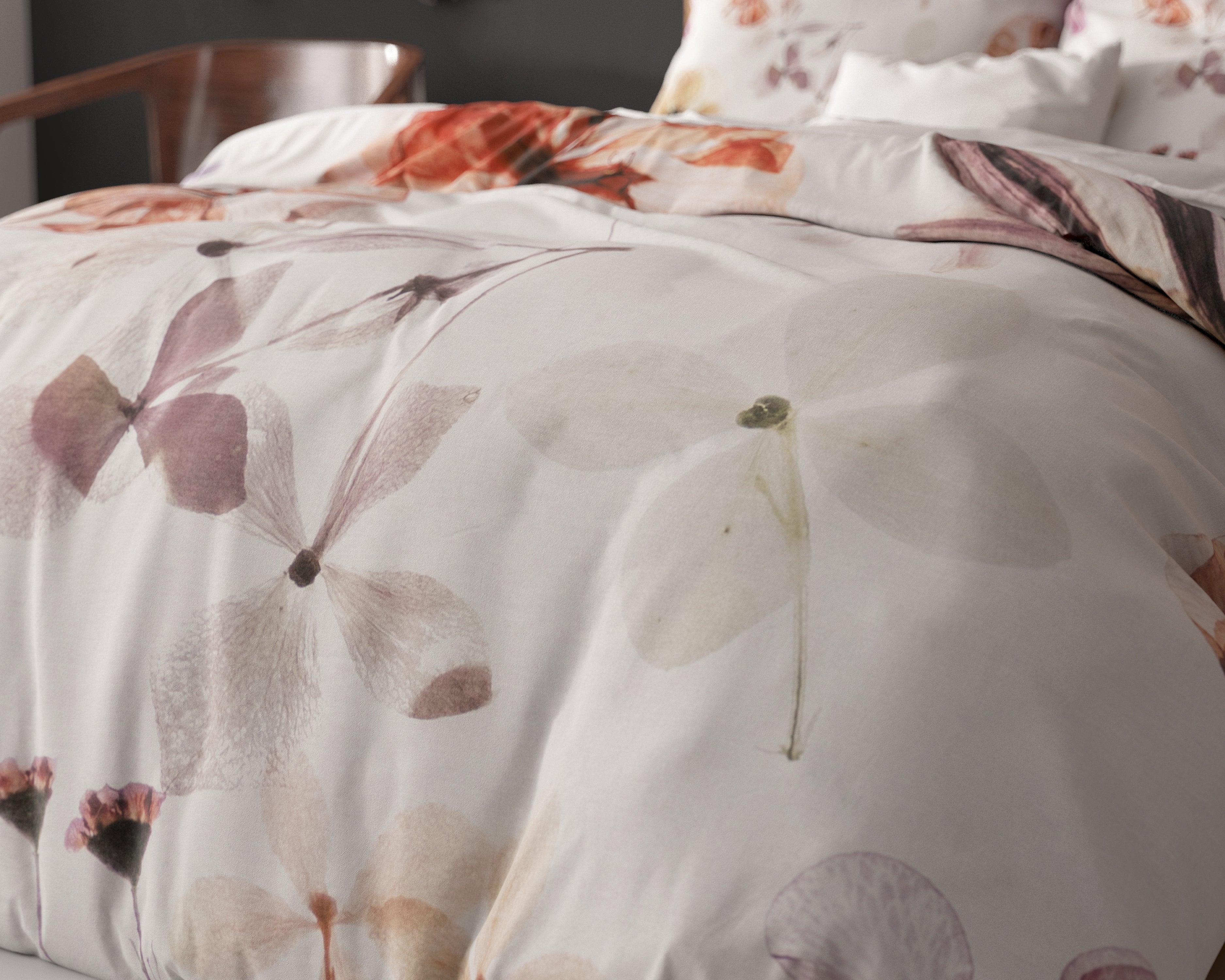 Lovely Flowers White Duvet Cover - Breathable Cotton - Trendy Designs - With Snaps