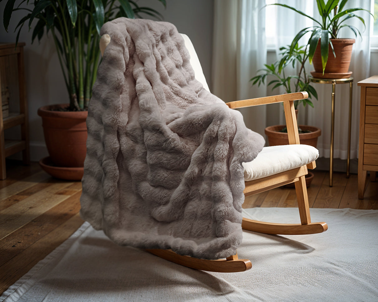 Pom Rabbit Fur plaid Taupe/Rose 150 x 200 cm