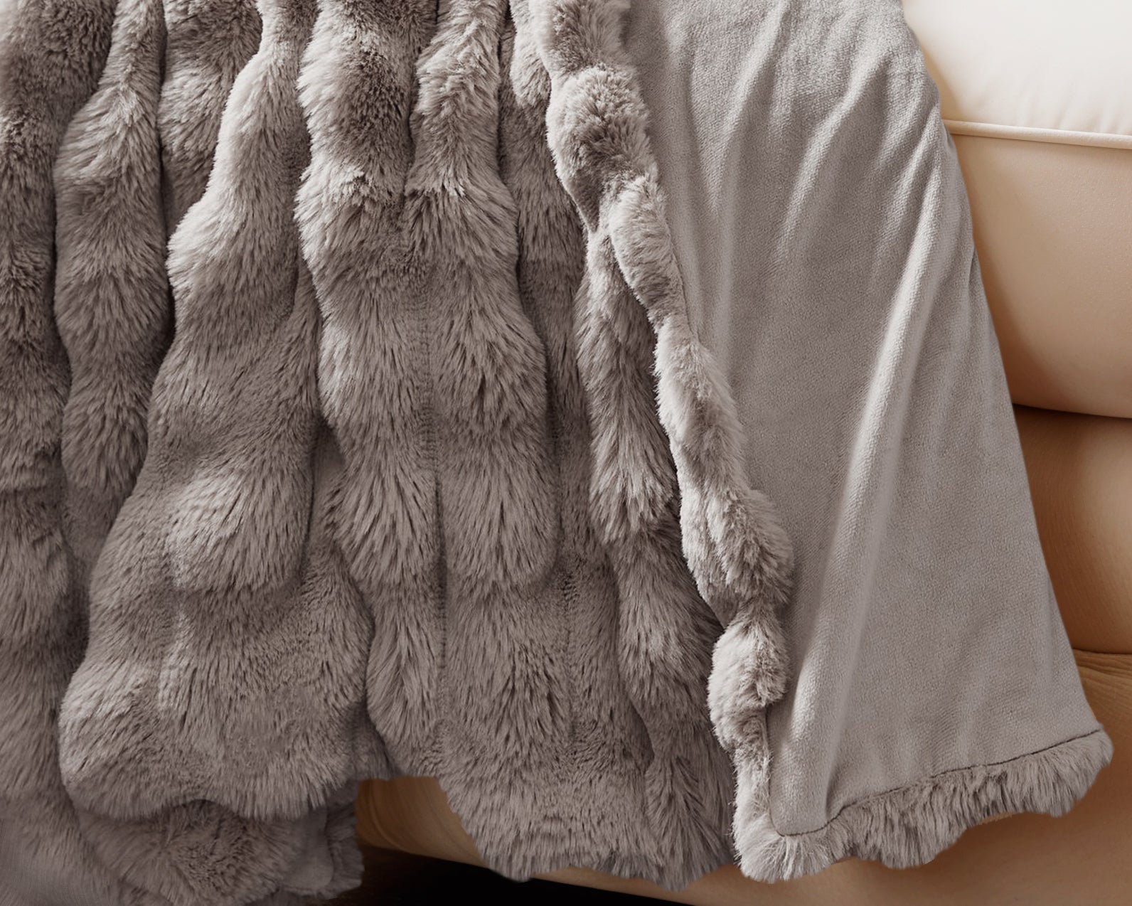 Pom Rabbit Fur plaid Taupe/Rose 150 x 200 cm