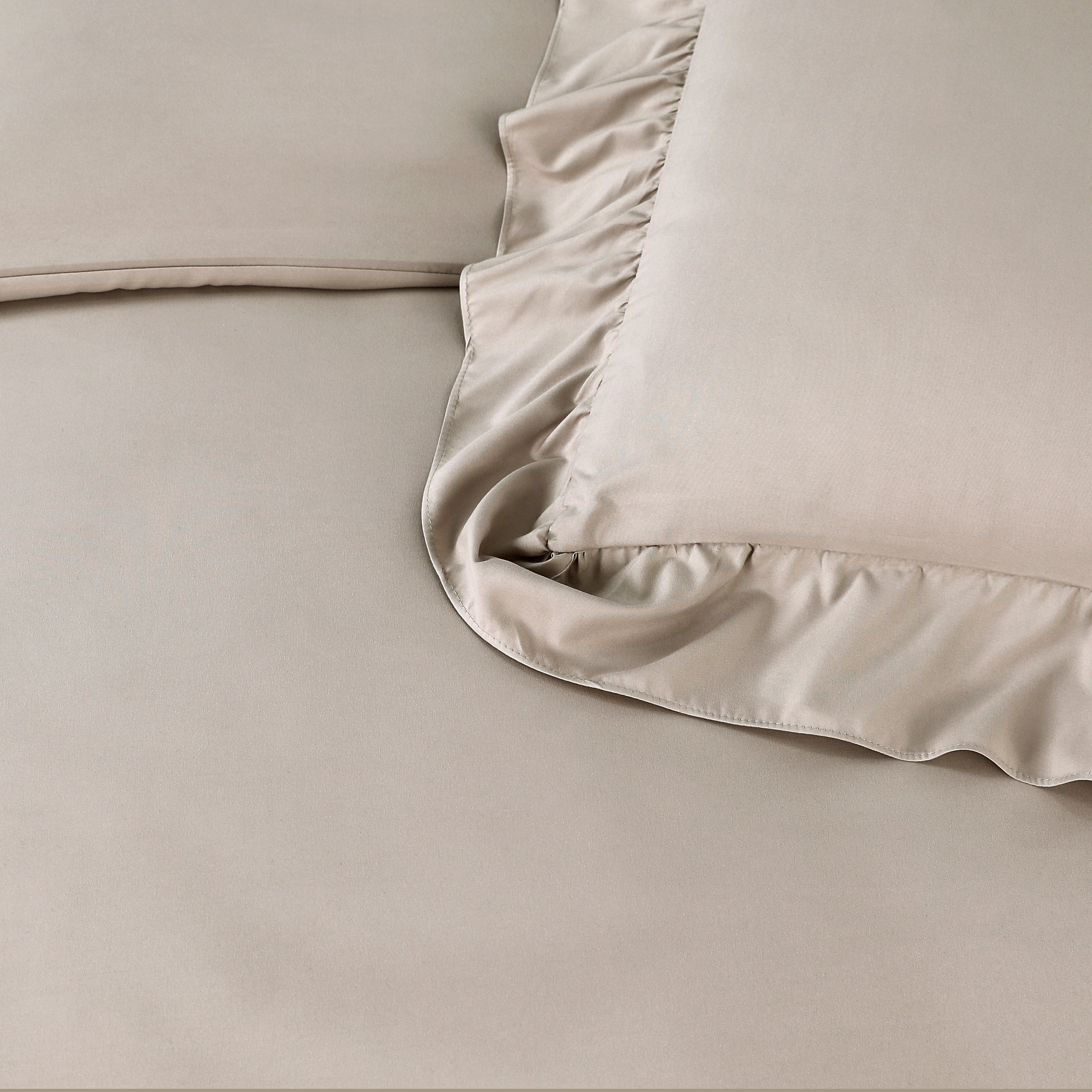 Ruffles Dekbedovertrek Taupe - Ruches overal rondom - Trendy design - Heerlijk zacht