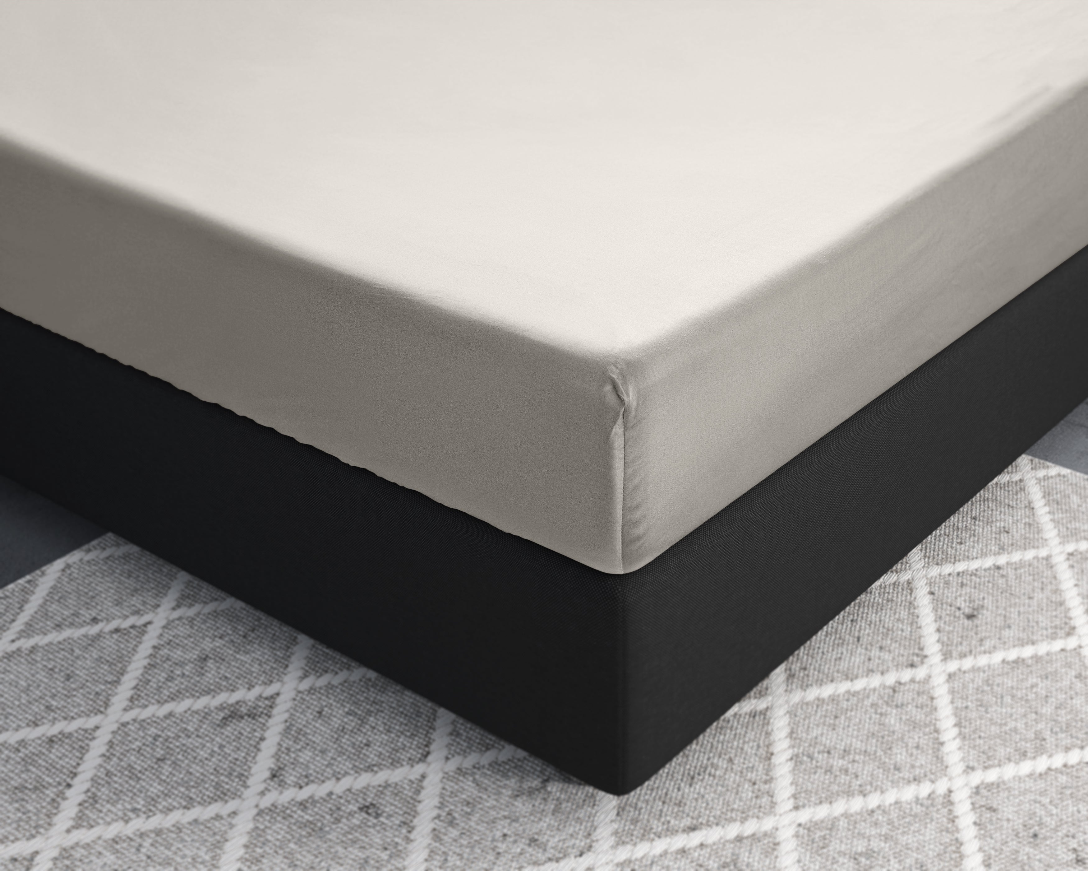 Satin Fitted Sheet Cream - Reactive washed - Soft, smooth, breathable and has a light sheen - Free from harmful substances and skin-friendly