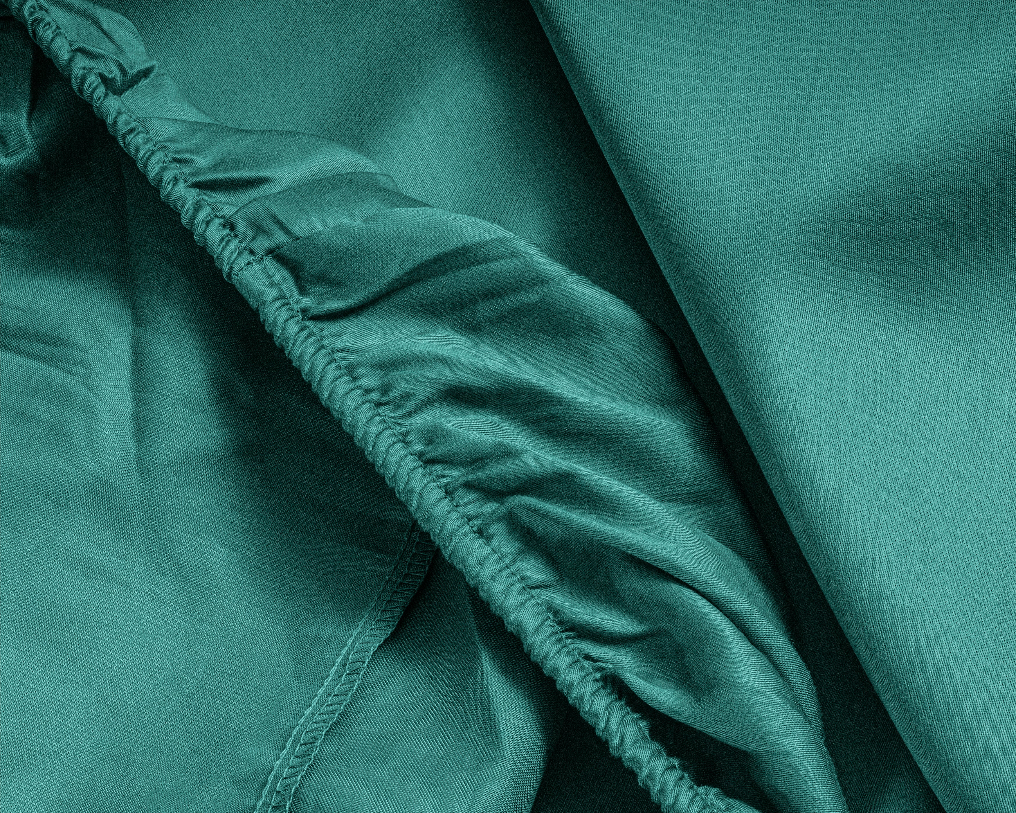 Satin Fitted Sheet Dark Green - Reactive washed - Soft, smooth, breathable and has a light sheen - Free from harmful substances and skin-friendly