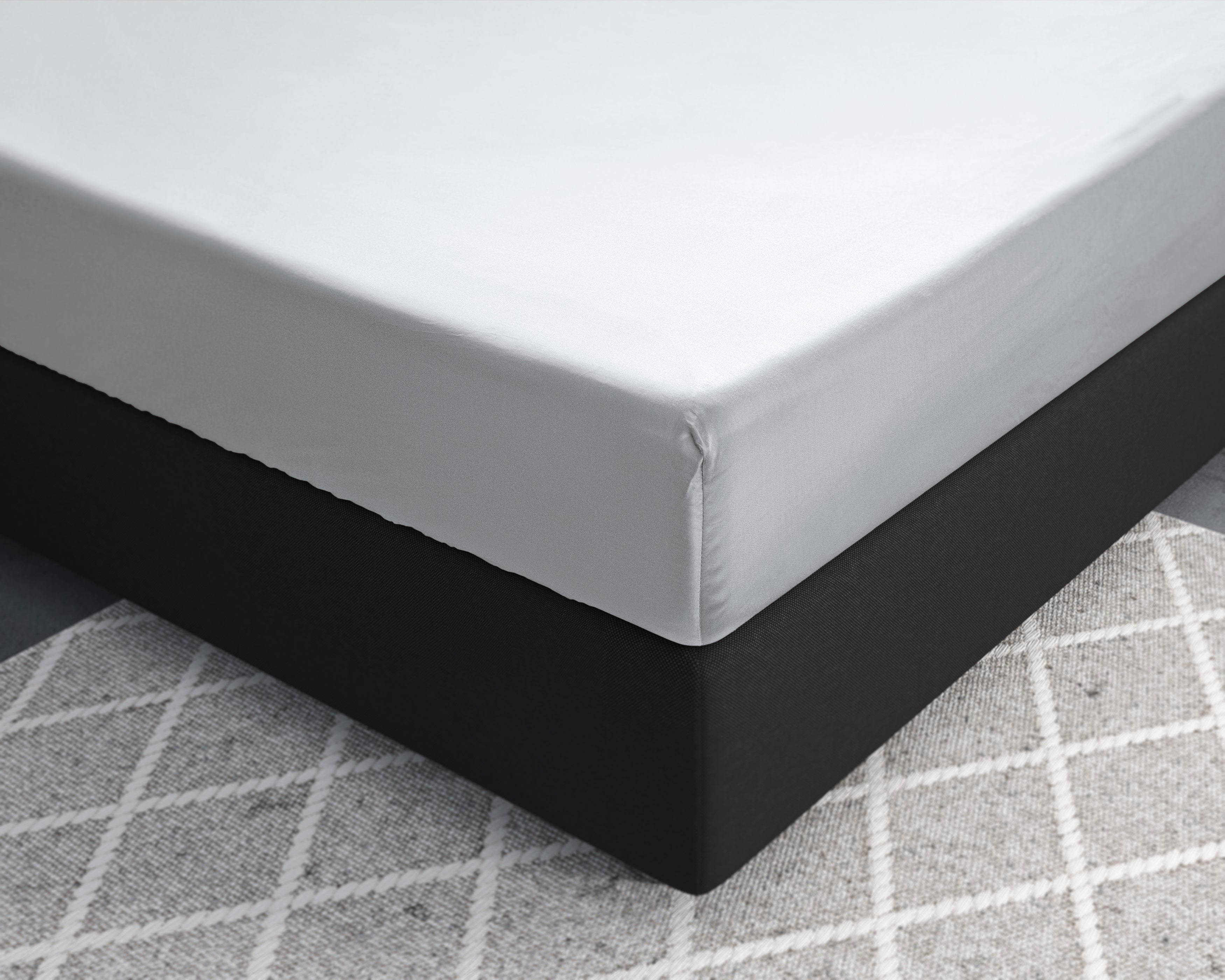 Satin Fitted Sheet White - Reactive washed - Soft, smooth, breathable and has a light sheen - Free from harmful substances and skin-friendly