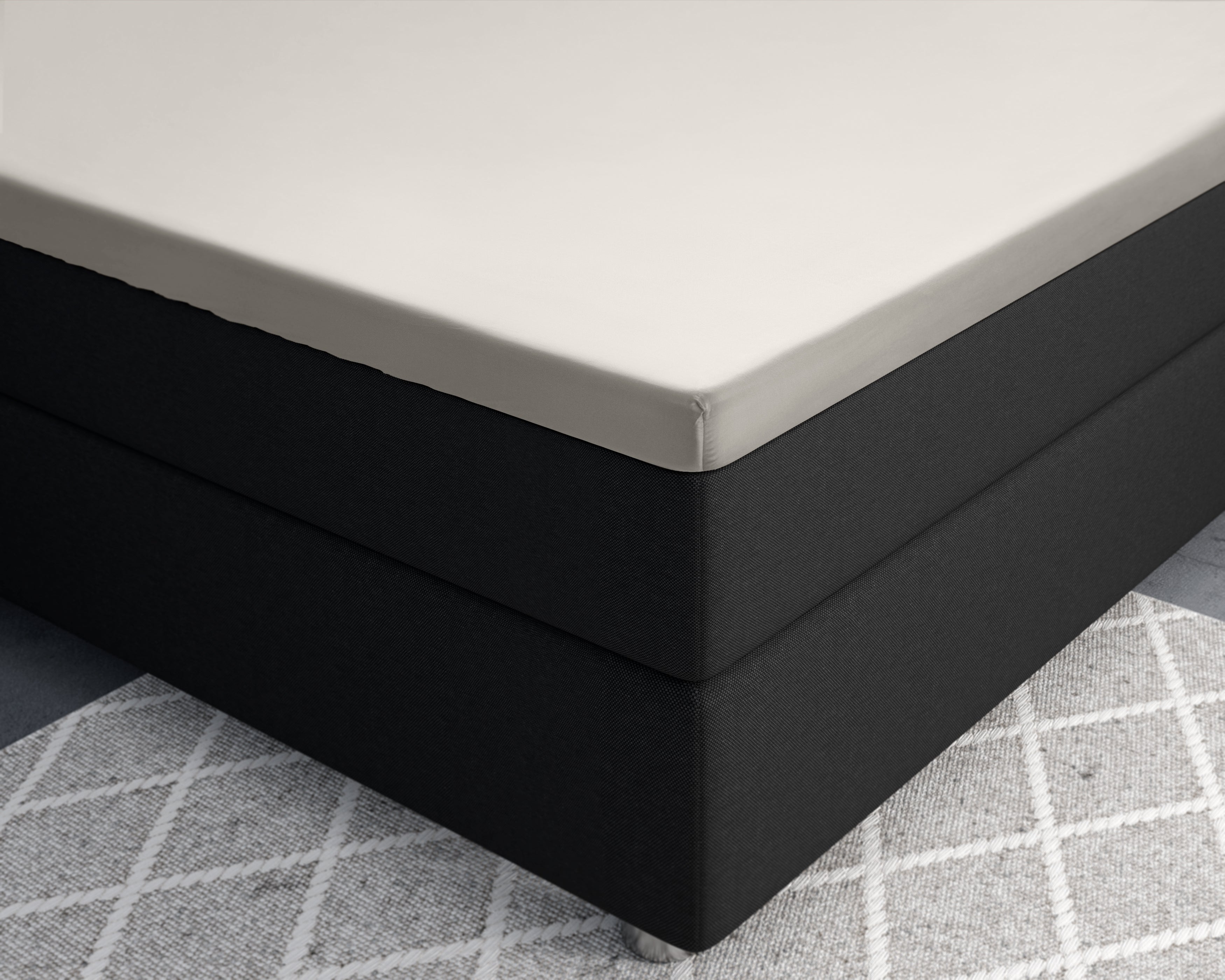 Topper Satin Fitted Sheet Cream - Reactive washed - Soft, smooth, breathable and has a light sheen - Free from harmful substances and skin-friendly