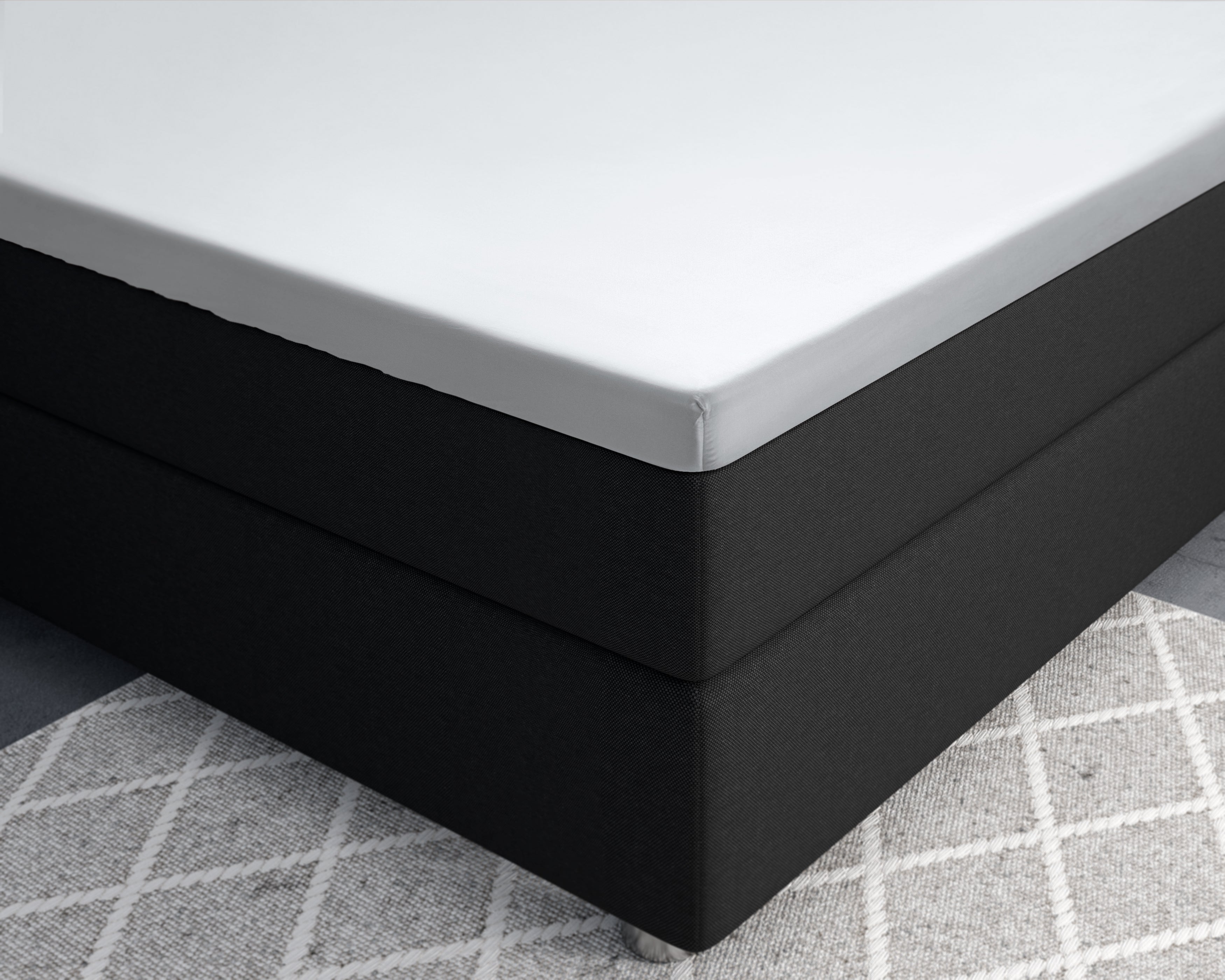 Topper Satin Fitted Sheet White - Reactive washed - Soft, smooth, breathable and has a light sheen - Free from harmful substances and skin-friendly