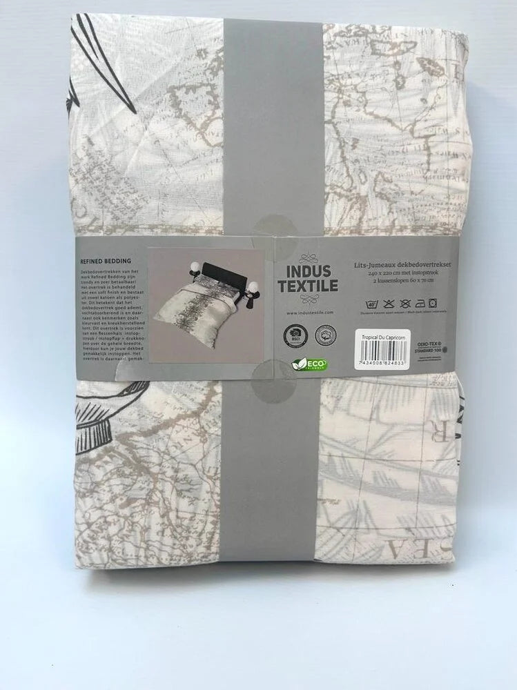 Tropical Capricorn Duvet Cover – Tropical Atmosphere, World Map & Birds