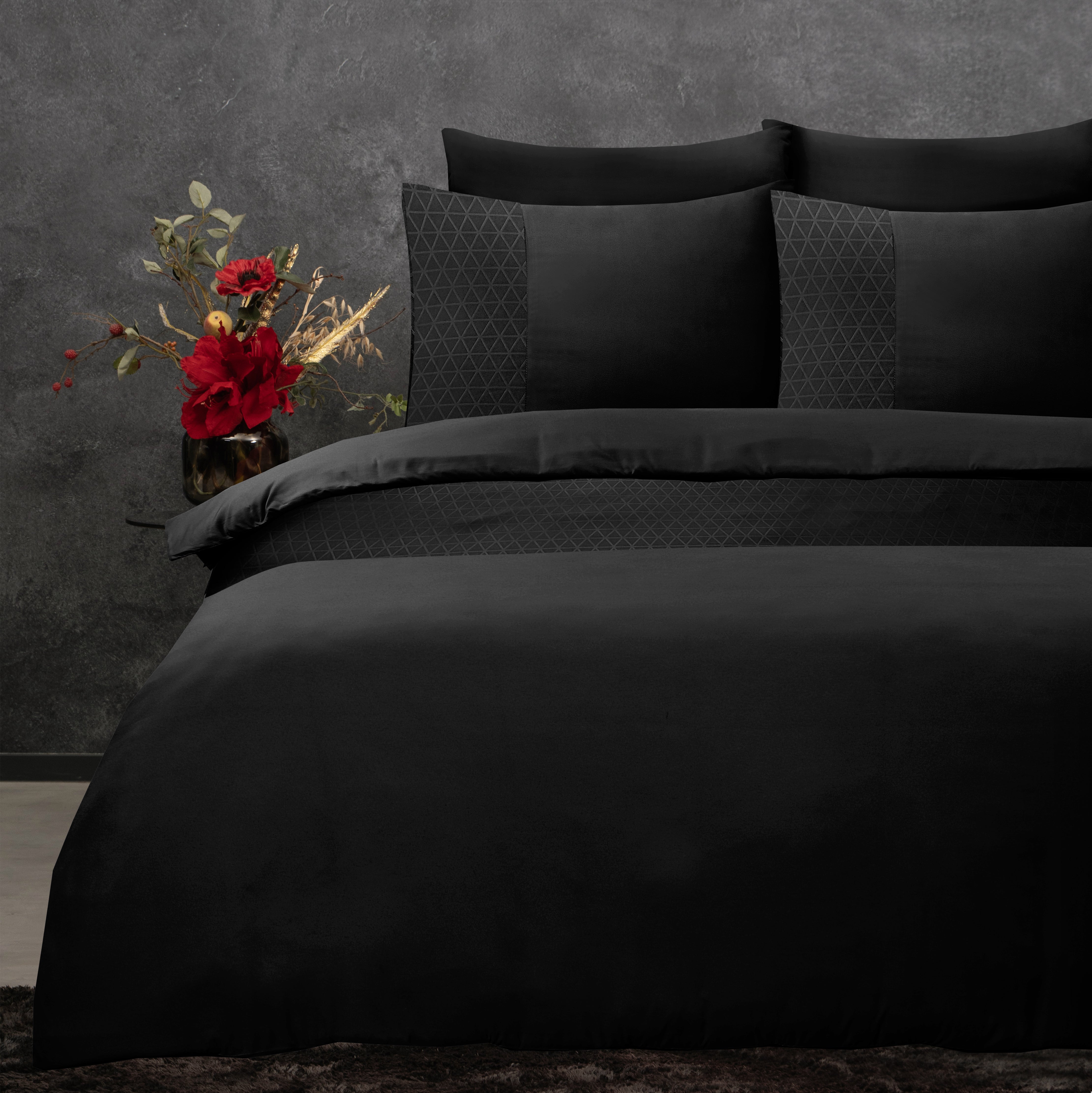 Valencia Duvet Cover Black - Plain design - Deep print design - Easy to wash