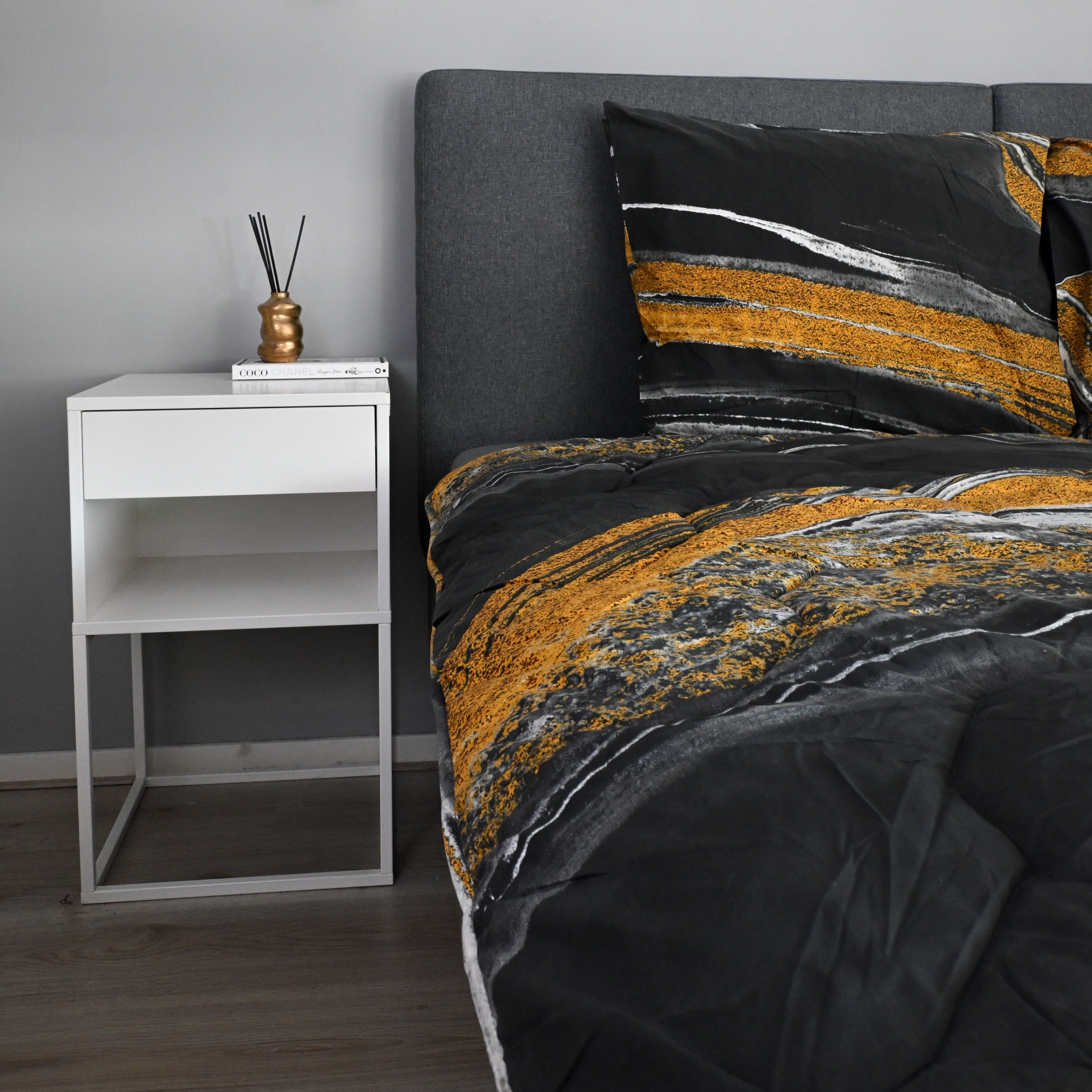 Valking Dekbed - Marble Black Gold - Voor het hele jaar + Kussenslopen