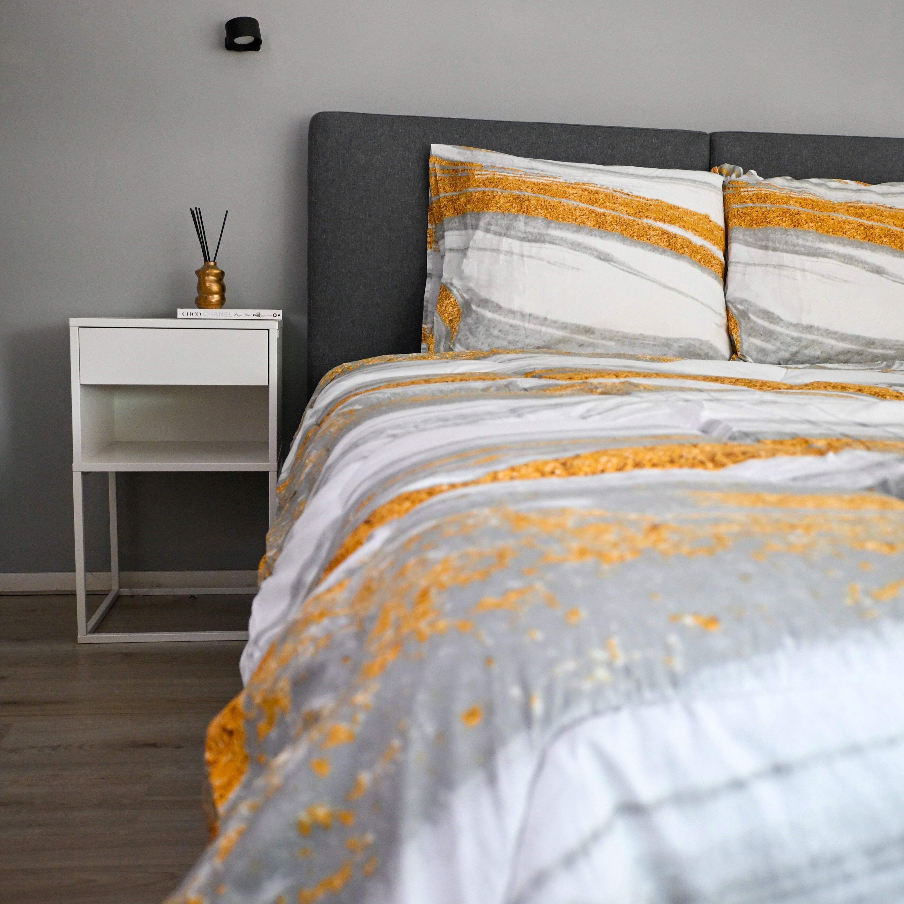 Valking Dekbed - Marble White Gold - Voor het hele jaar + Kussenslopen