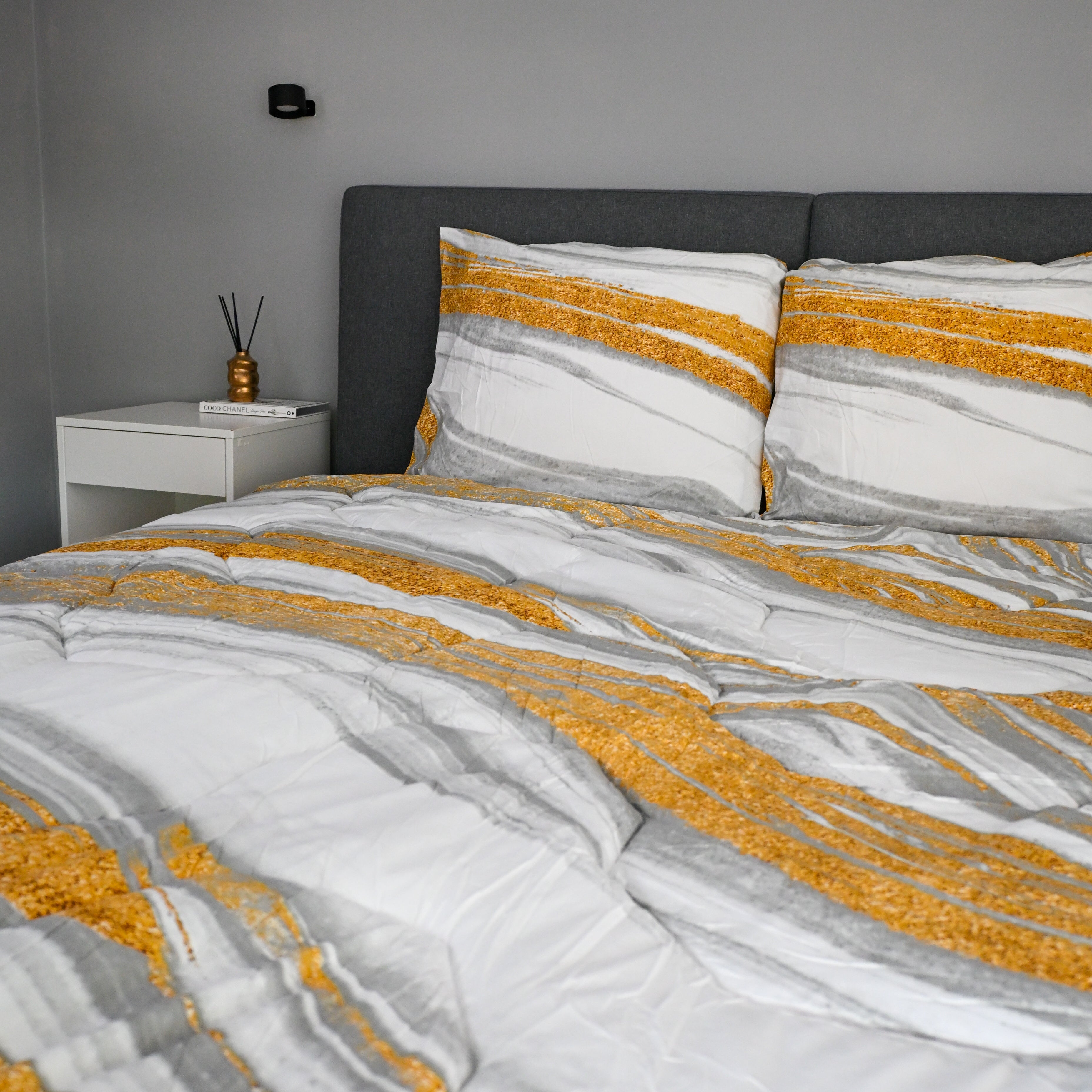 Valking Dekbed - Marble White Gold - Voor het hele jaar + Kussenslopen