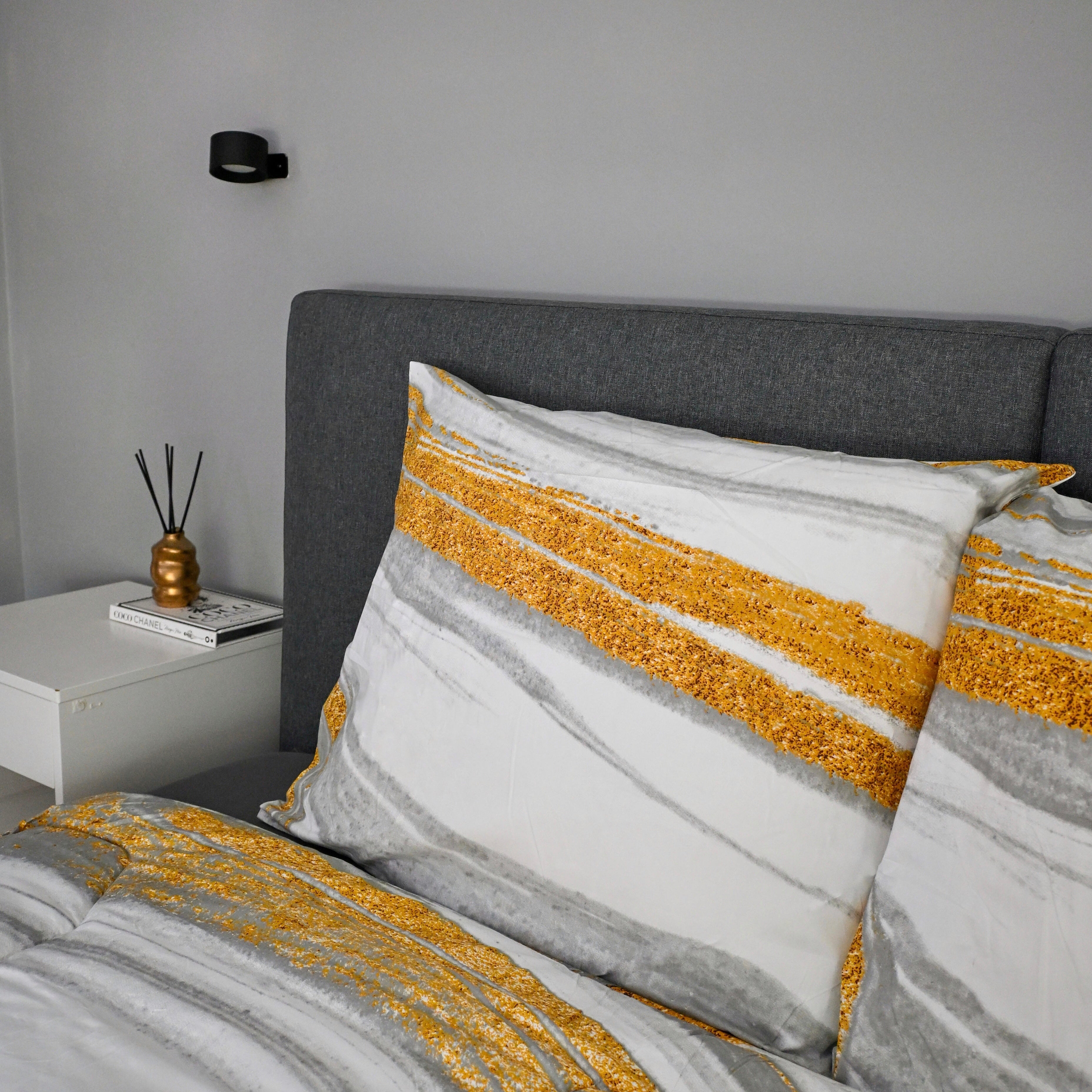 Valking Dekbed - Marble White Gold - Voor het hele jaar + Kussenslopen