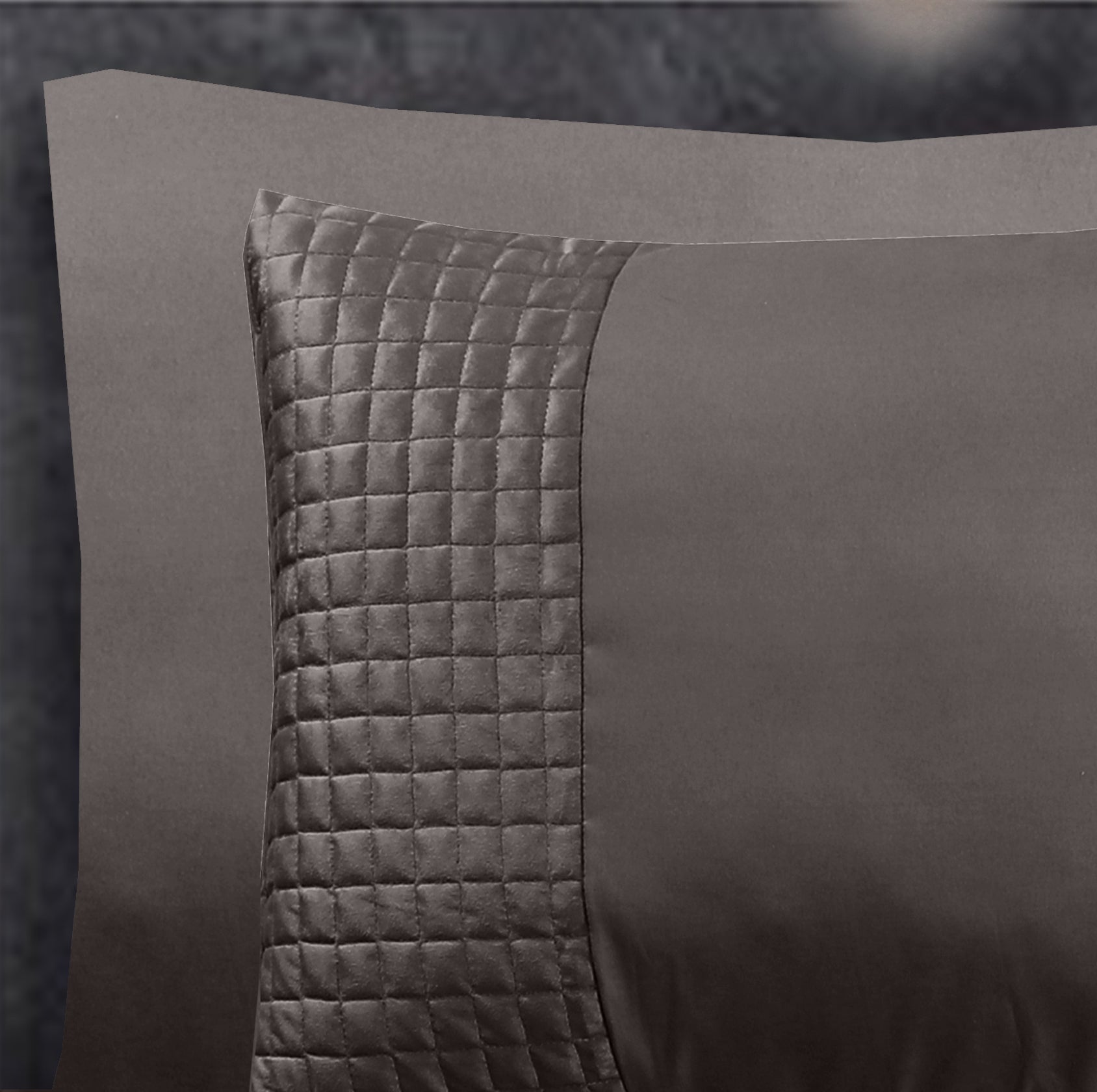 Velvet Band Taupe 2-pack pillowcases Taupe 60 x 70 - Hotel chic - Velvet soft - Luxuriously packaged