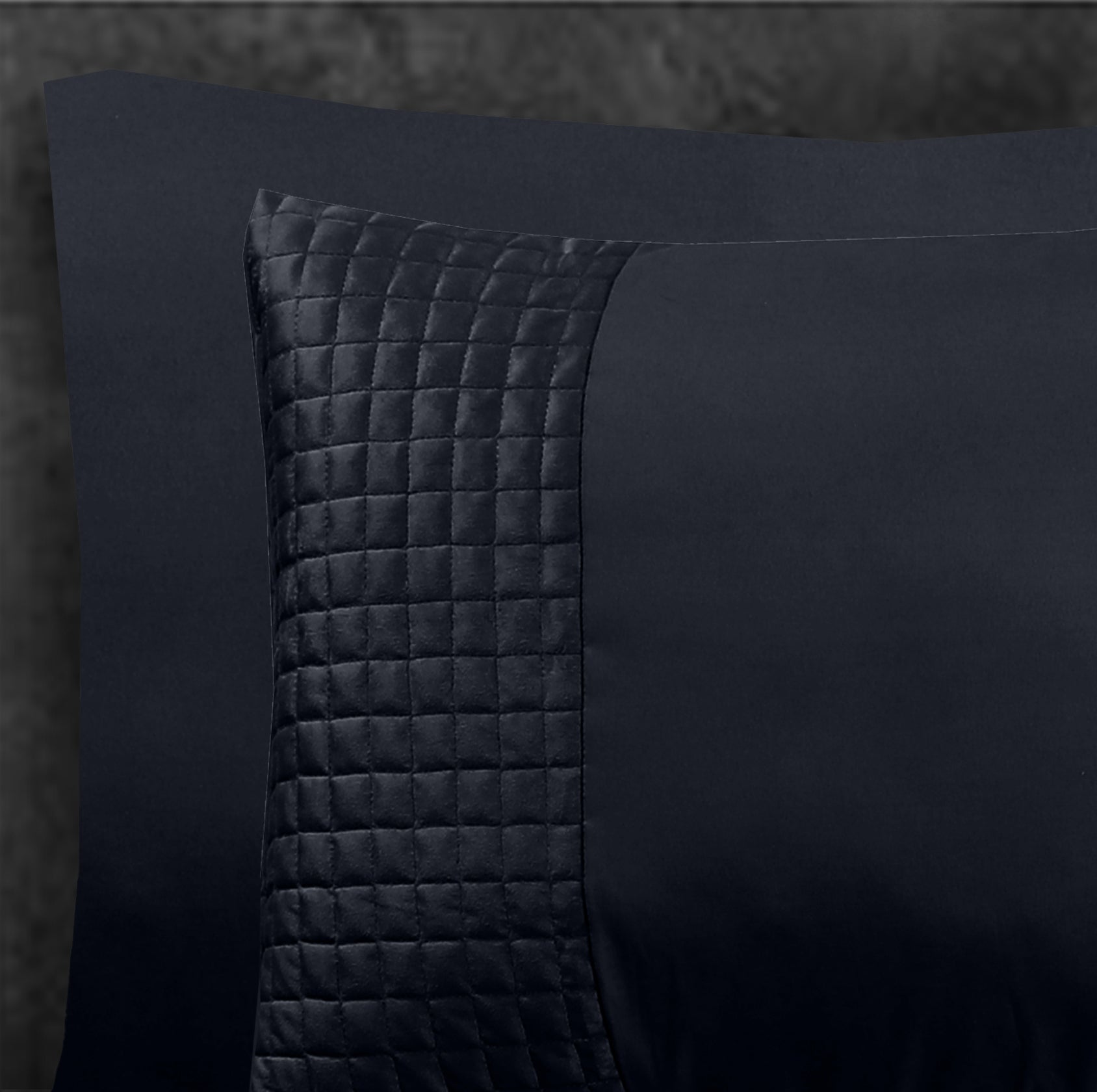 Velvet Band Black 2-pack pillowcases Black 60 x 70 - Hotel chic - Velvet soft - Luxuriously packaged