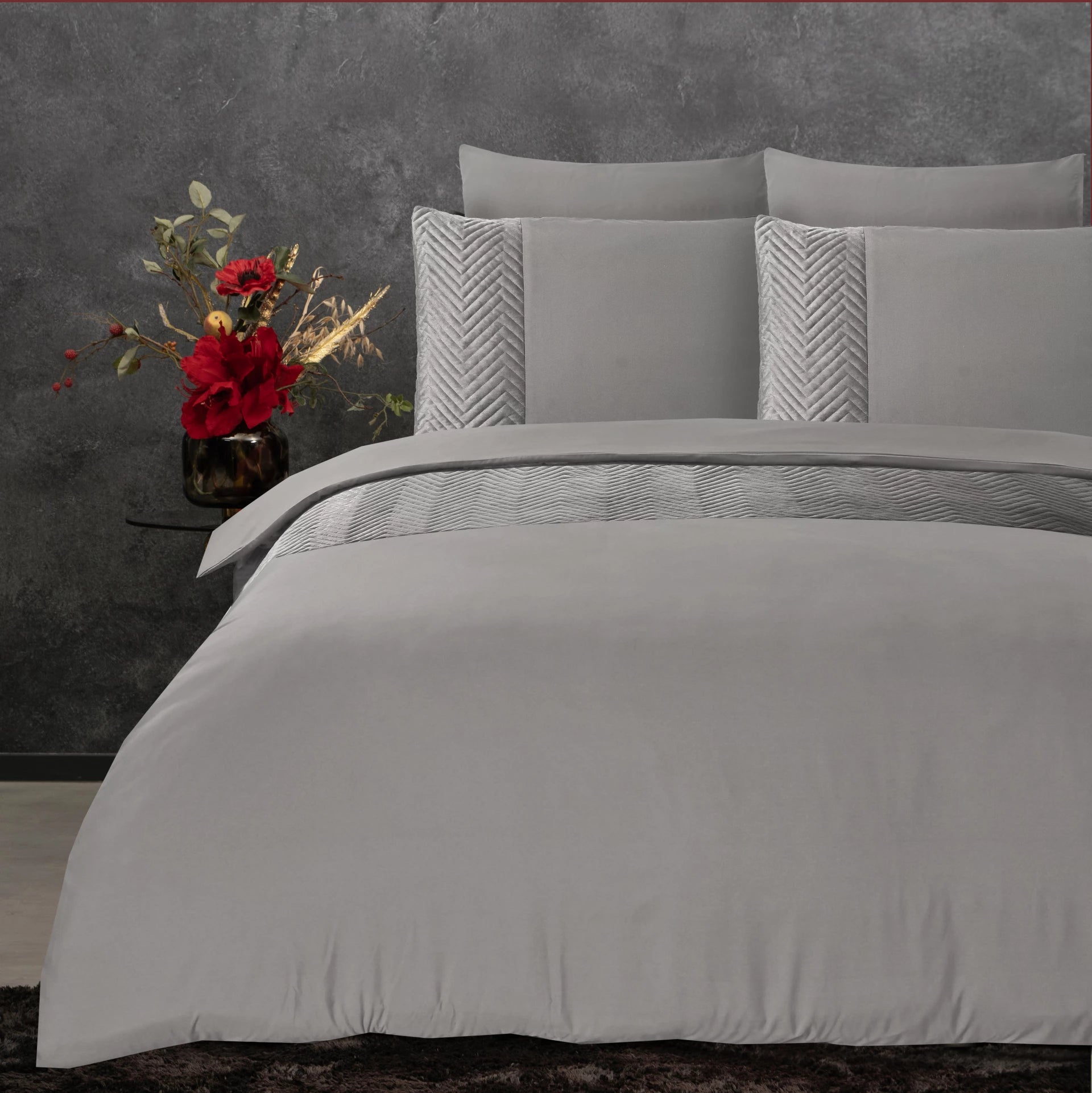 Velvet Crossline Sand/Grey Duvet Cover - Luxurious velvet band - Velvet soft - Square stitched