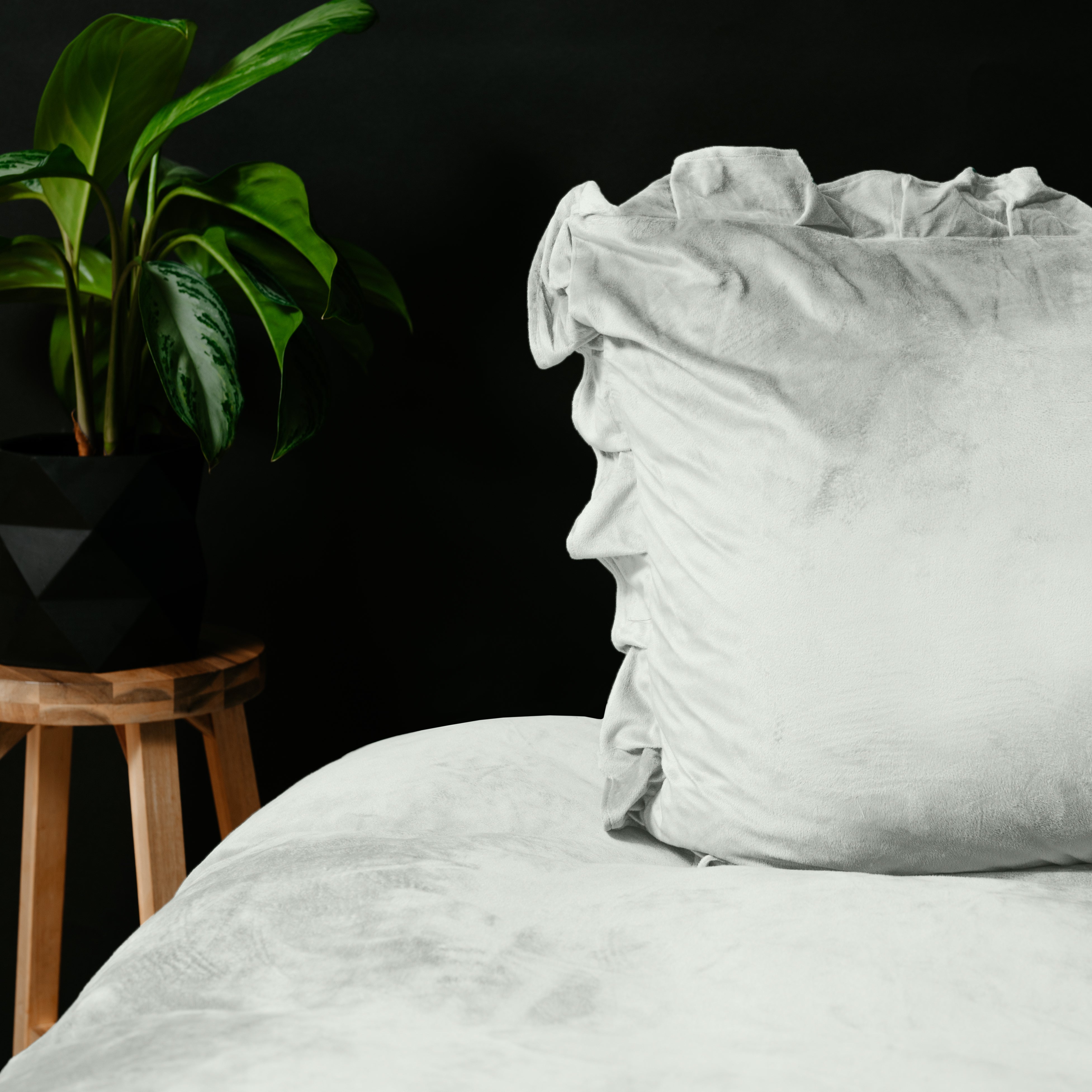 Velvet Ruffles Dekbedovertrek Cappuccino Wit