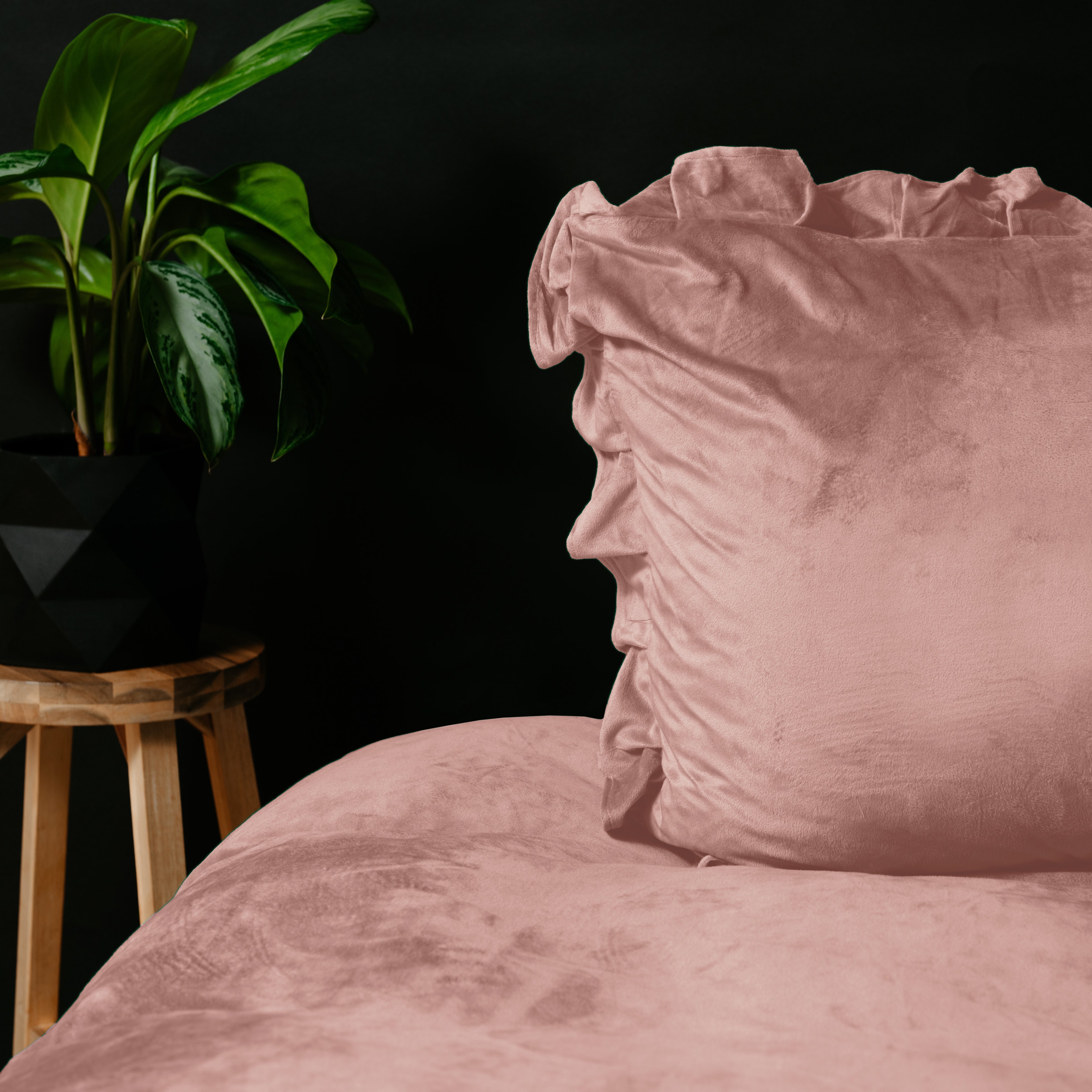 Velvet Ruffles Dekbedovertrek Oud Roze - Ruffles effect - Fluweel zacht - Luxe verpakt