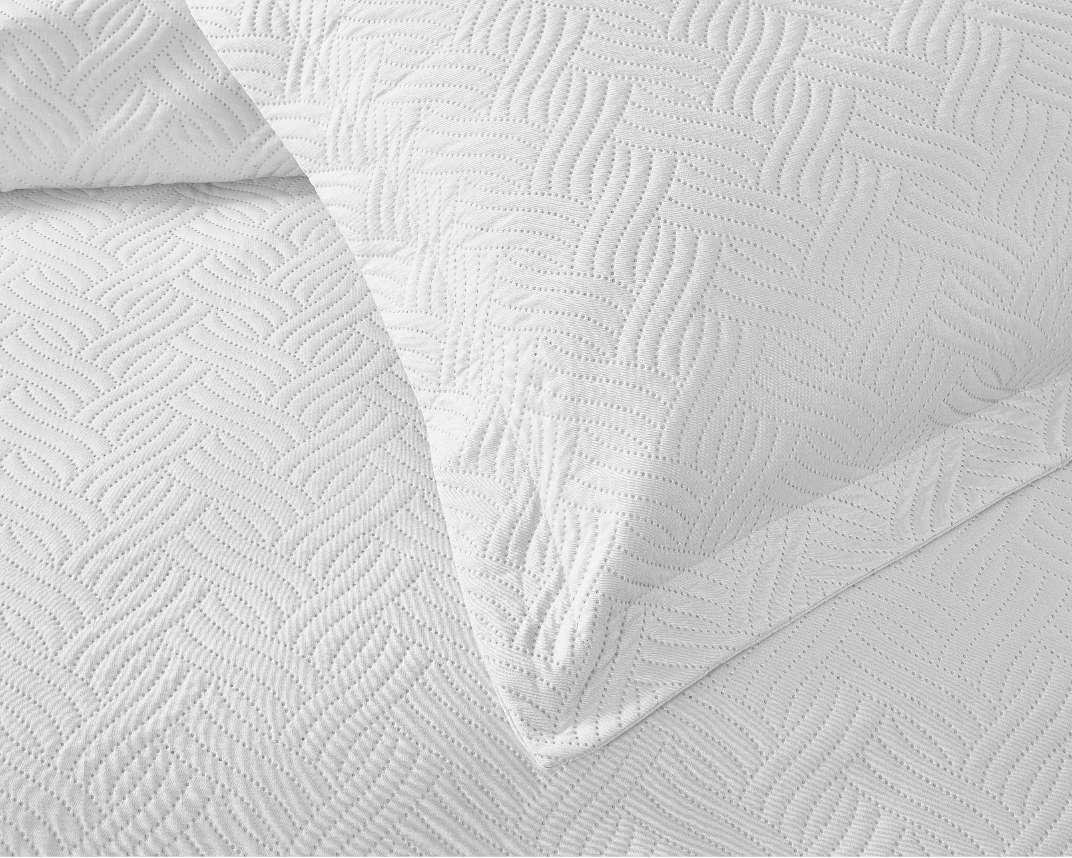 Wave White 260 x 250 - Beautiful bedspread - Easy to wash - With 2 pillowcases