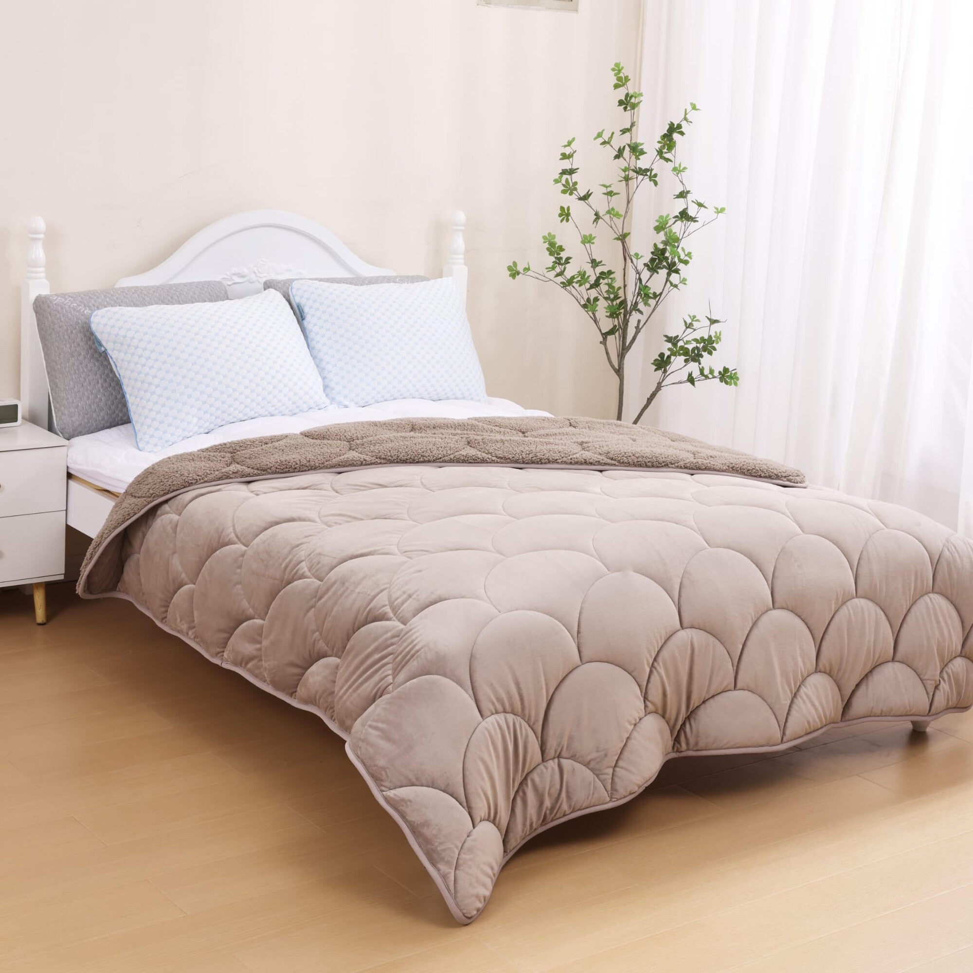 All-in One Lazy Teddy/Velvet Duvet Taupe - 2-in-1 Winter duvet