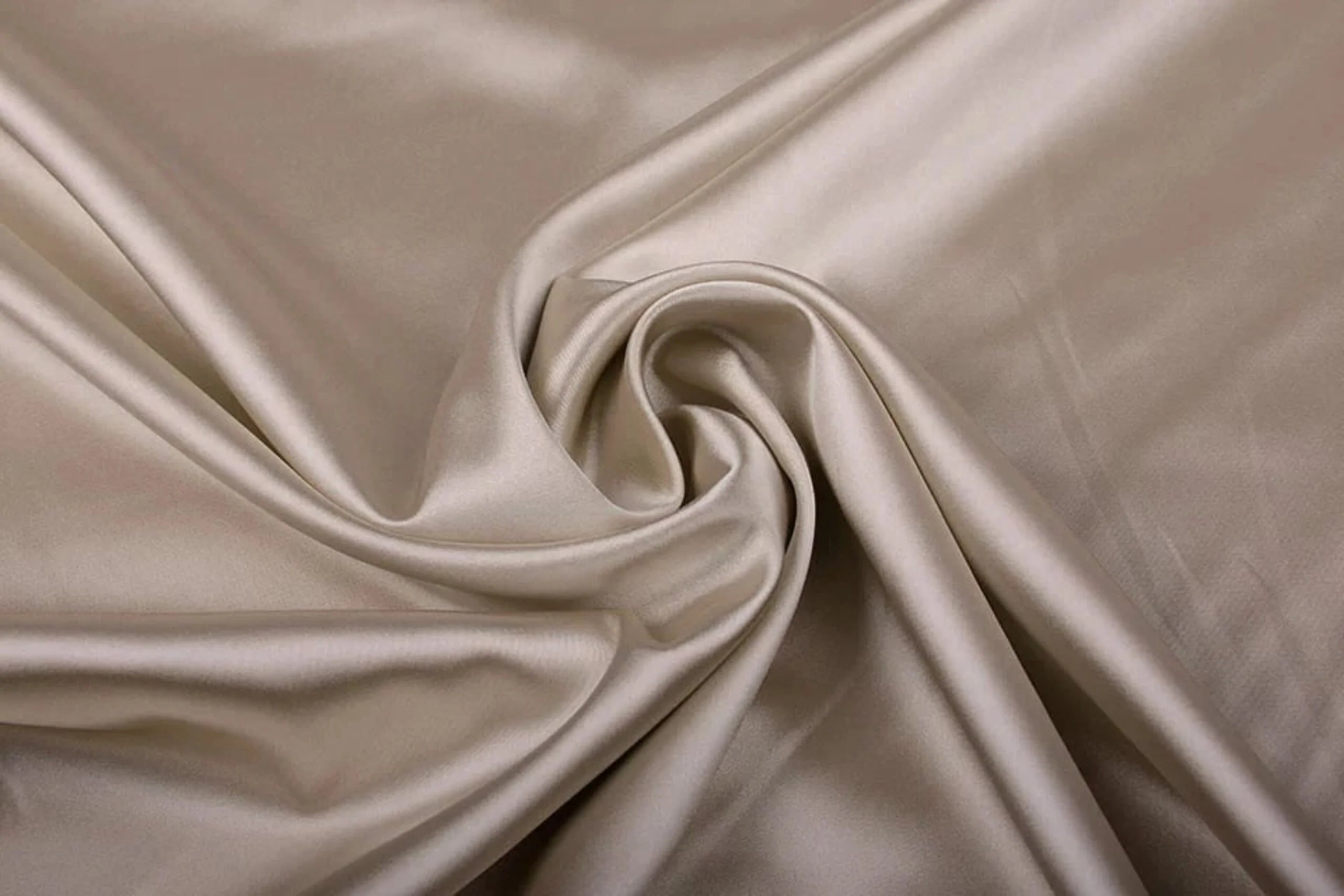 Glanzend Satijnen Dekbedovertrek Taupe met Lace - Griekse Sleutel