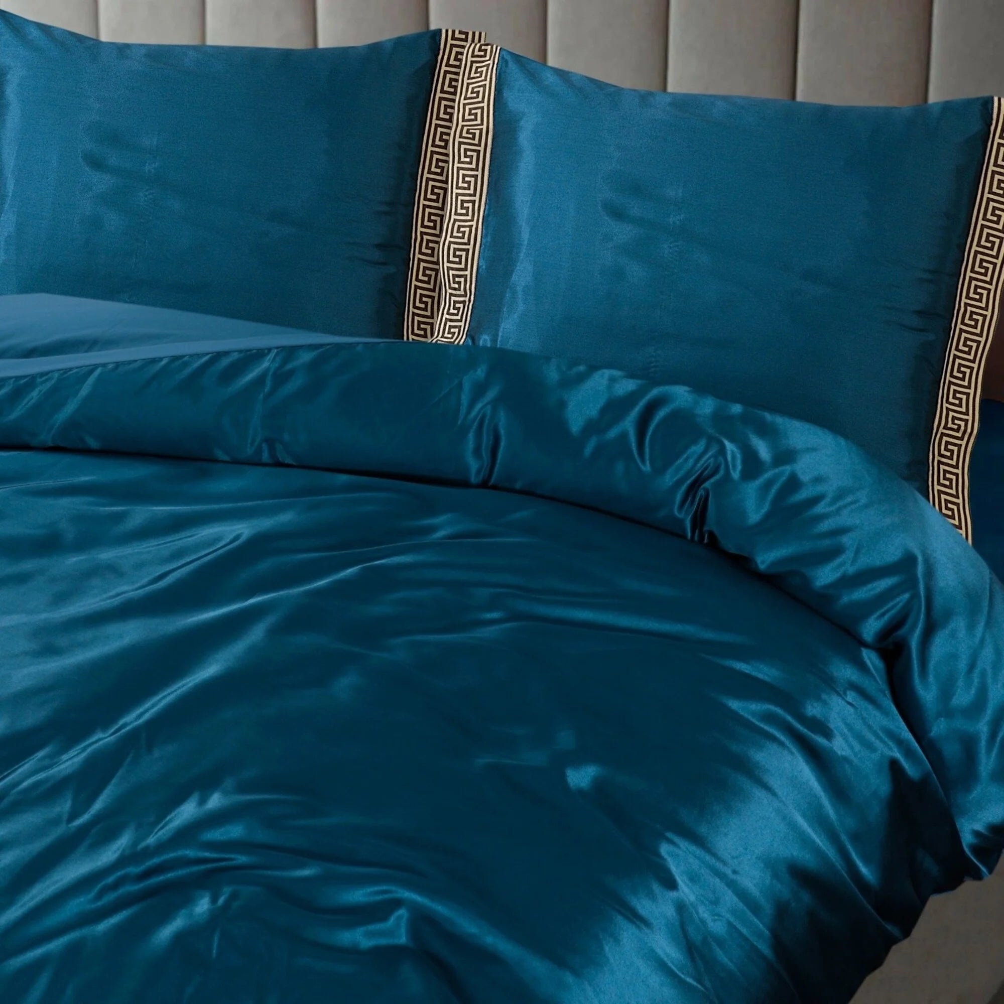 Glanzend Satijnen Dekbedovertrek Petrol Blauw met Lace - Griekse Sleutel