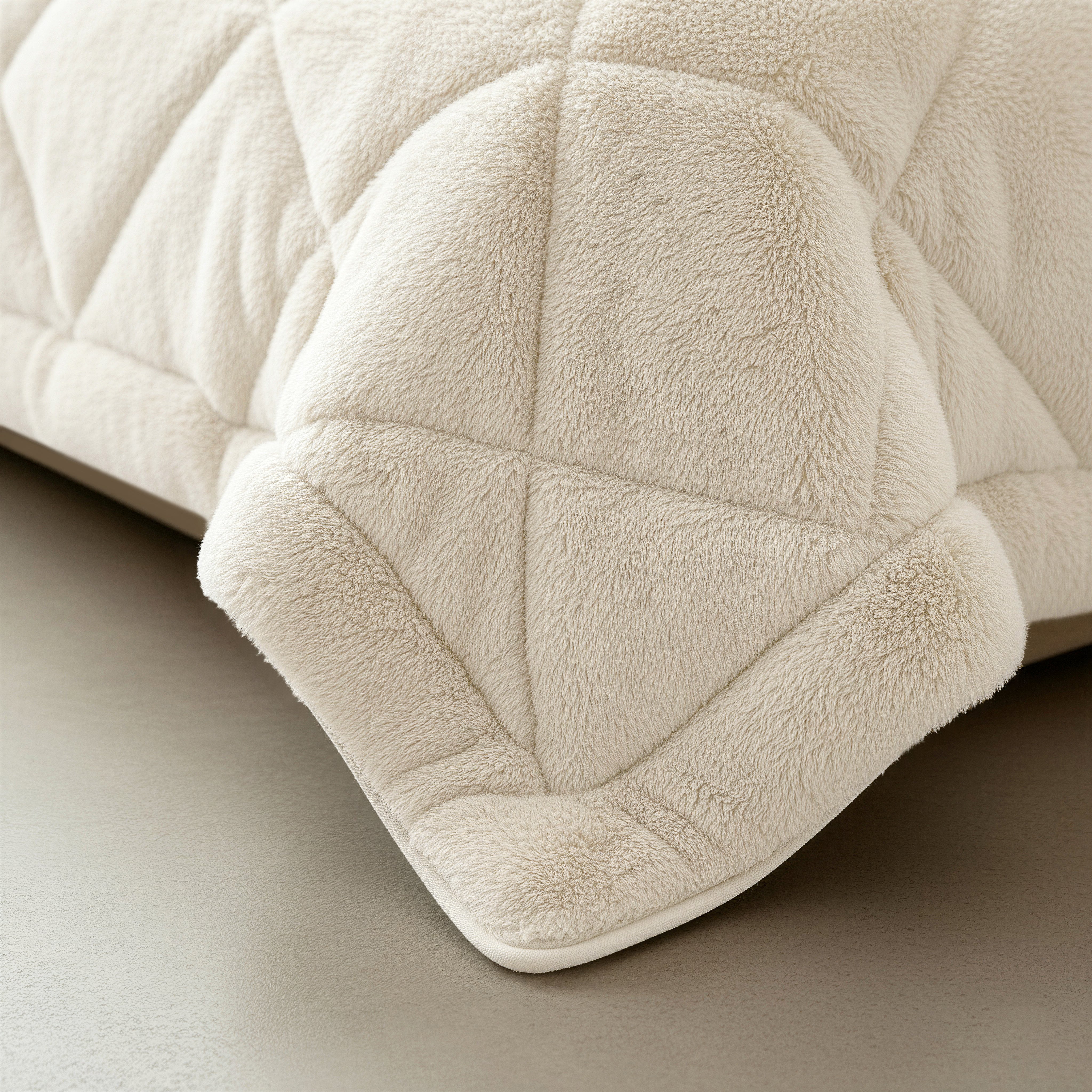 All-in One Lazy Faux Fur Dekbed Beige - Dekbed met kussenslopen
