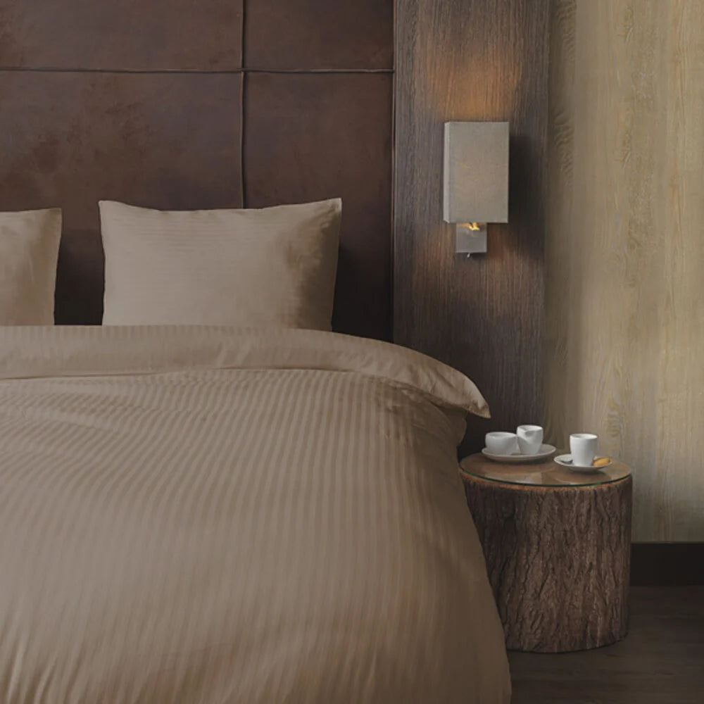 Katoen Satijnen Dekbedovertrek – Luxe Hotel Line Taupe | Premium Kwaliteit