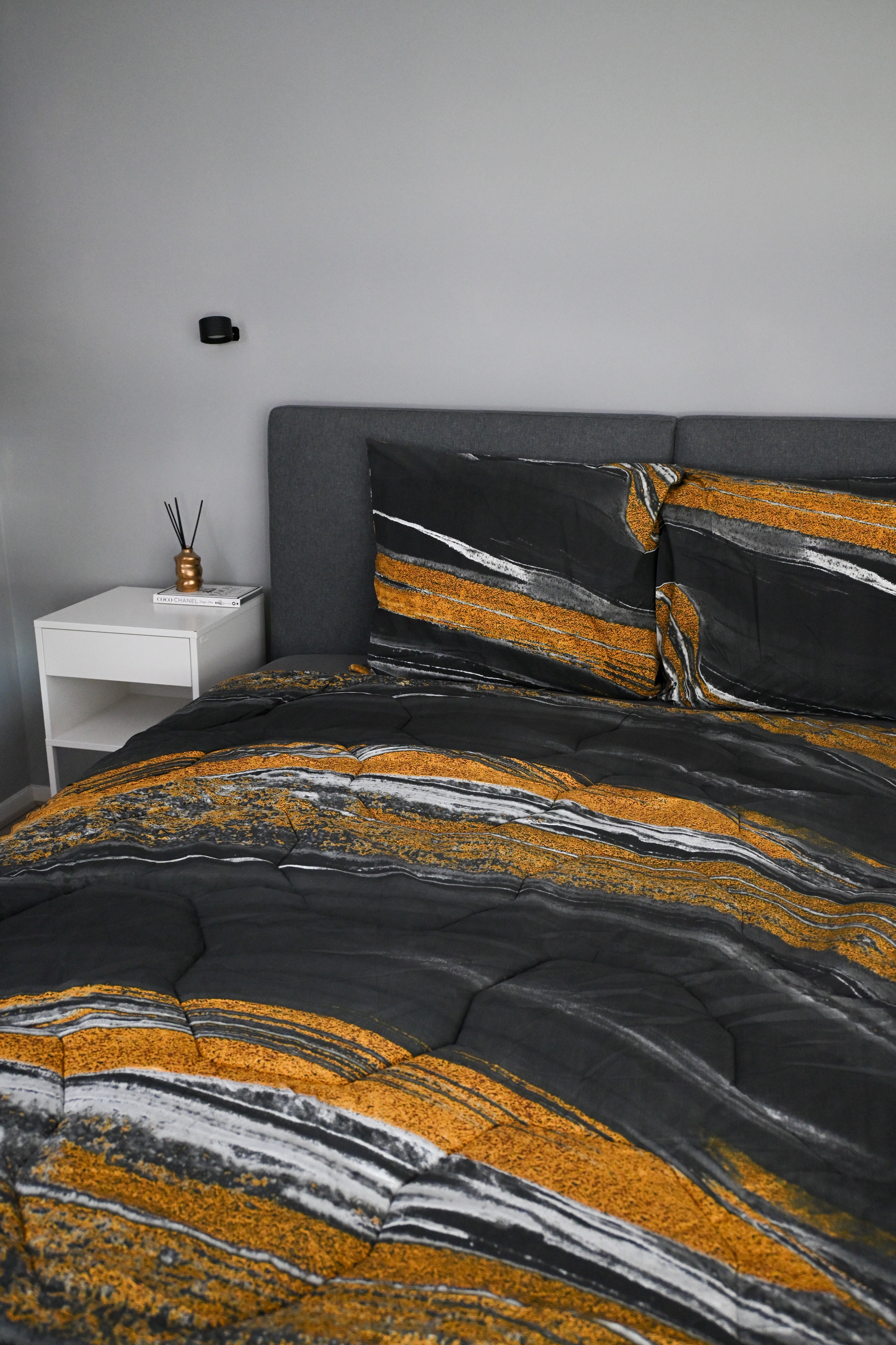All-in One Lazy Dekbed Marble Black Gold - Dekbed met kussenslopen