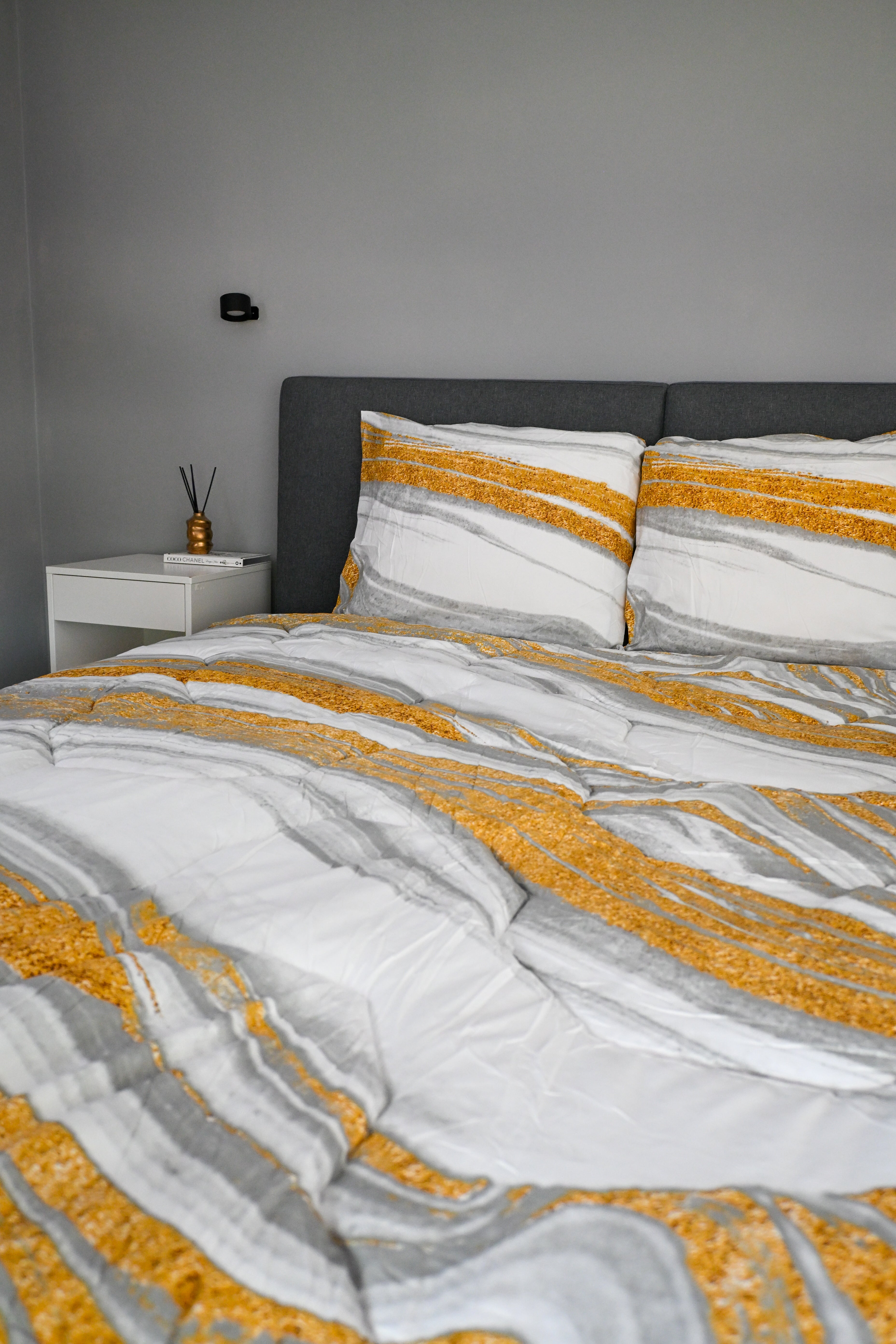 All-in One Lazy Dekbed Marble White Gold - Dekbed met kussenslopen