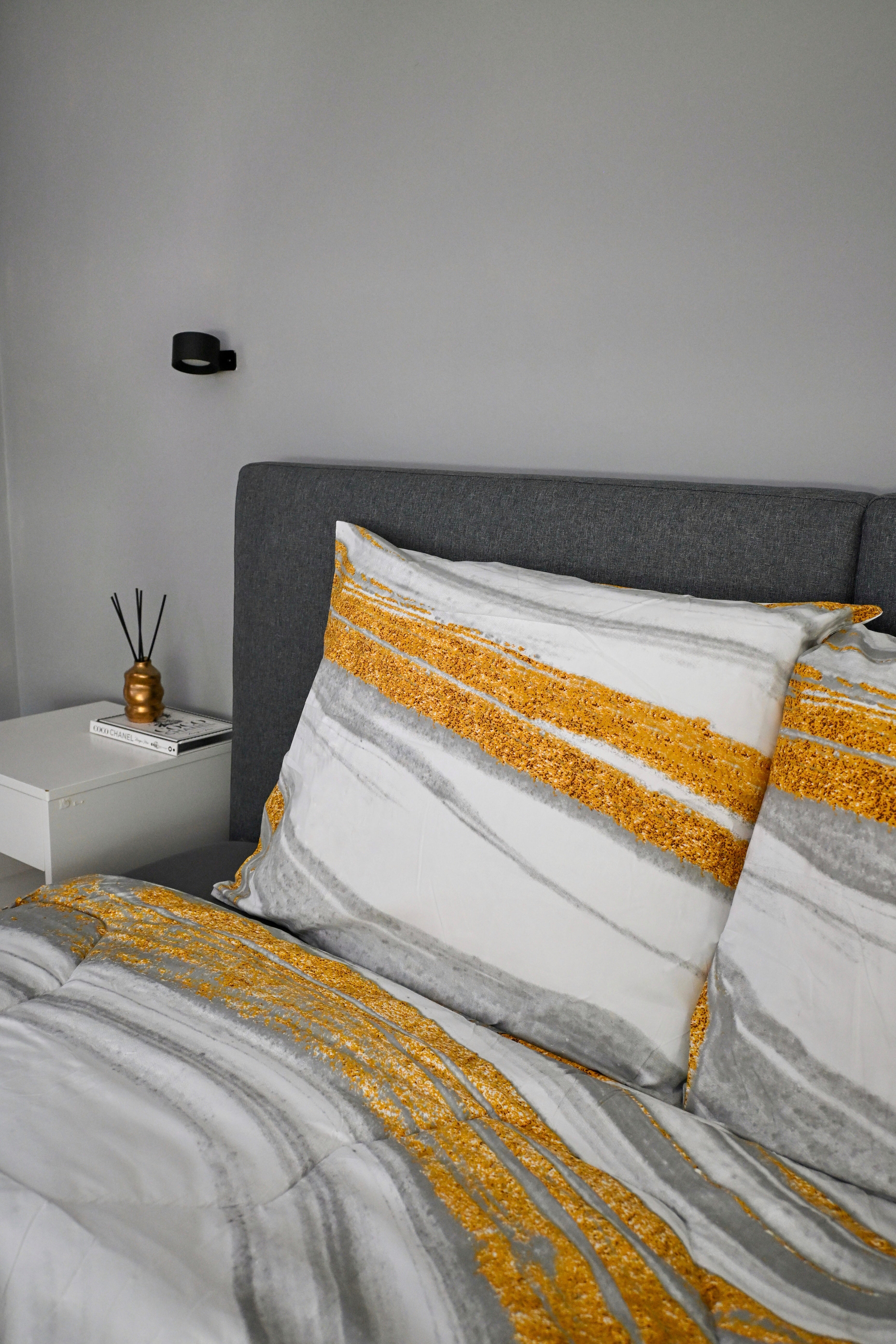 All-in One Lazy Dekbed Marble White Gold - Dekbed met kussenslopen