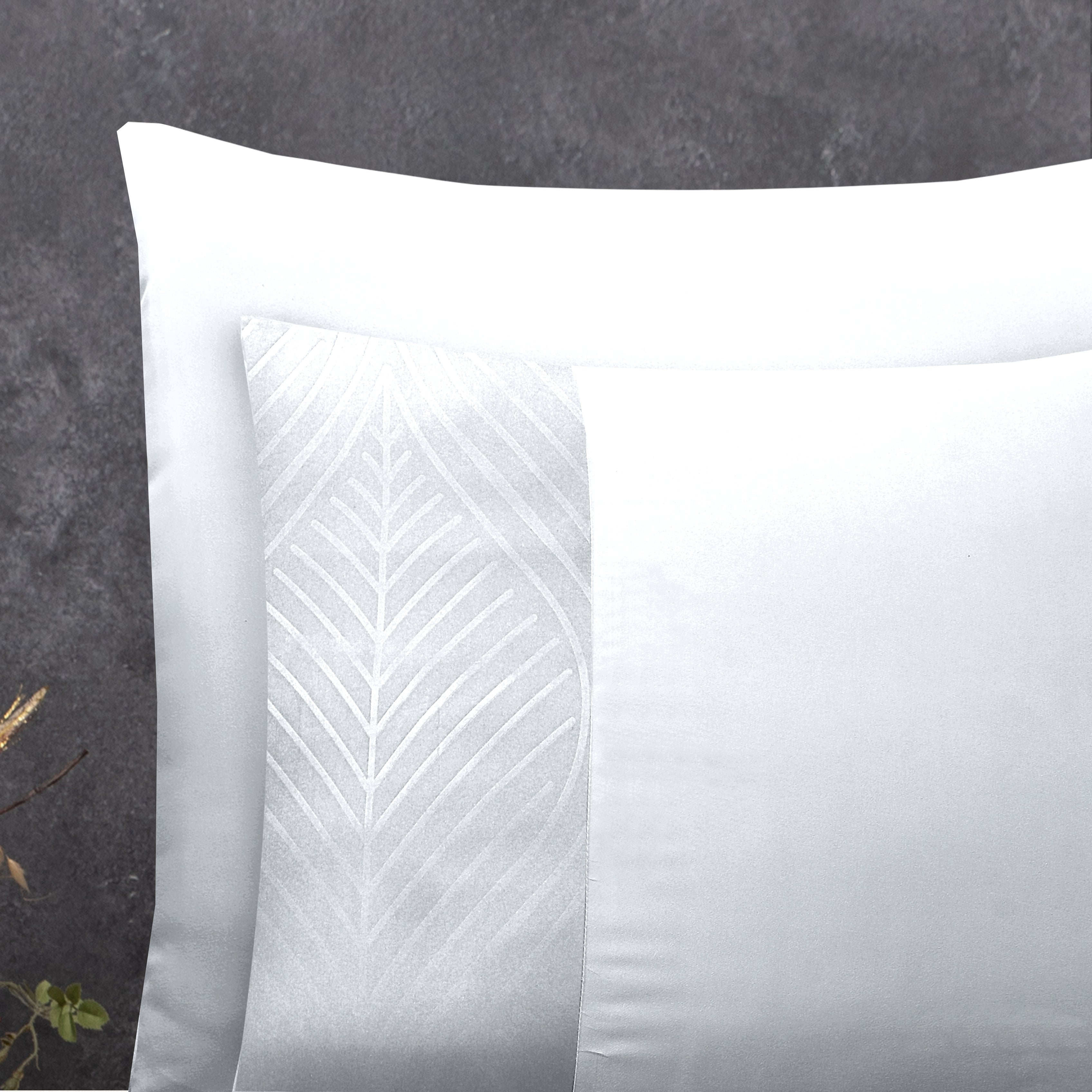 Berlin Duvet Cover White - Plain design - Deep print design - Easy to wash