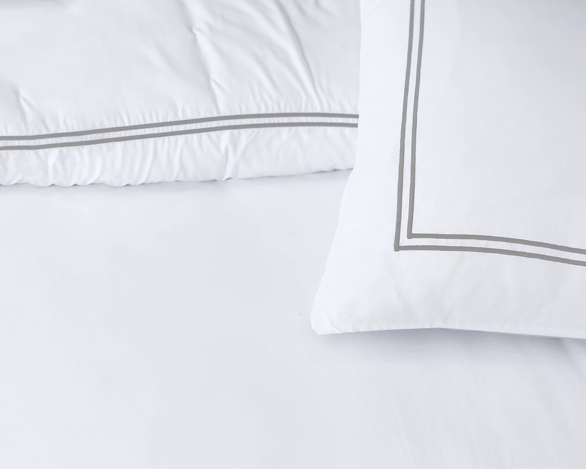 Brata Duvet Cover White/Grey - Fine woven cotton - Up to 260 long - Hotel chic design