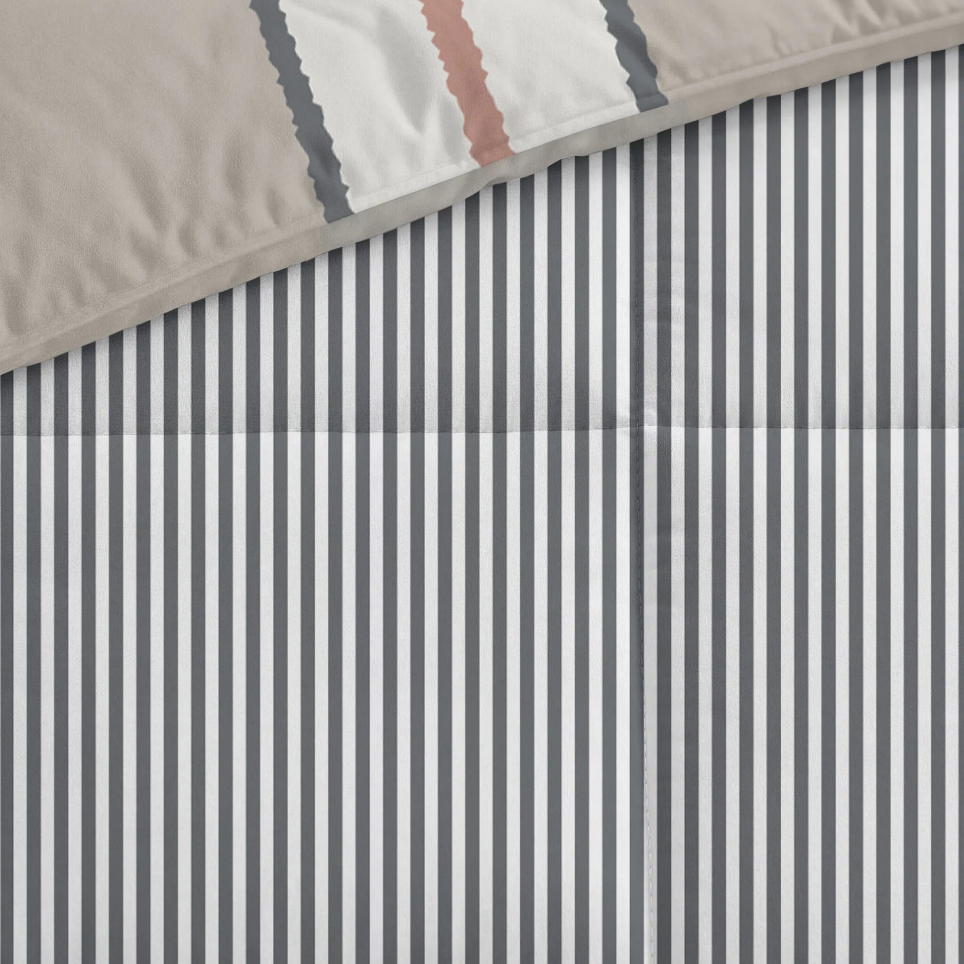 Byrklund Dekbed - Lined Up - Zand / Antraciet - Voor het hele jaar