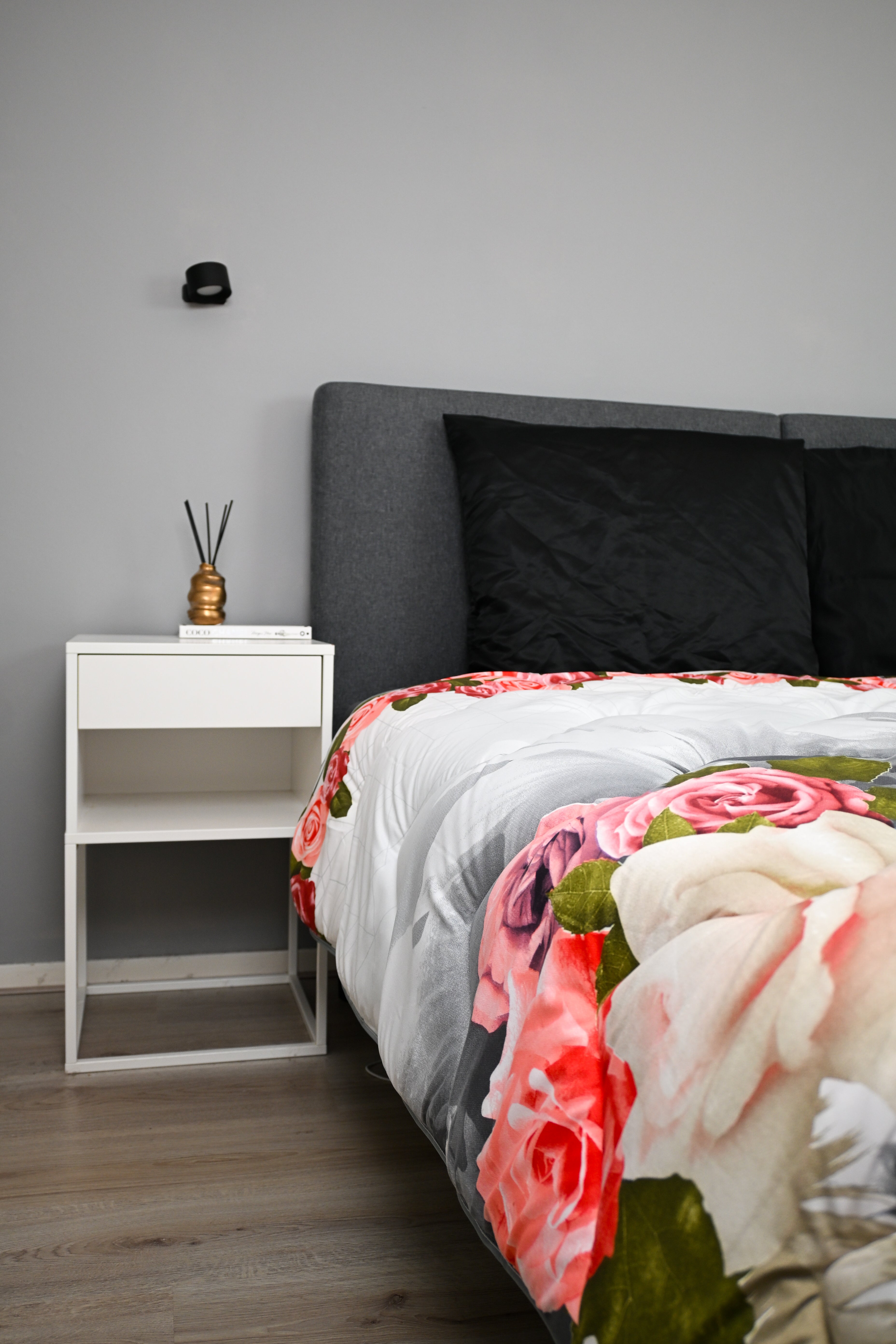 All-in One Lazy Dekbed Grijs Met Rozen - Dekbed voor het hele jaar