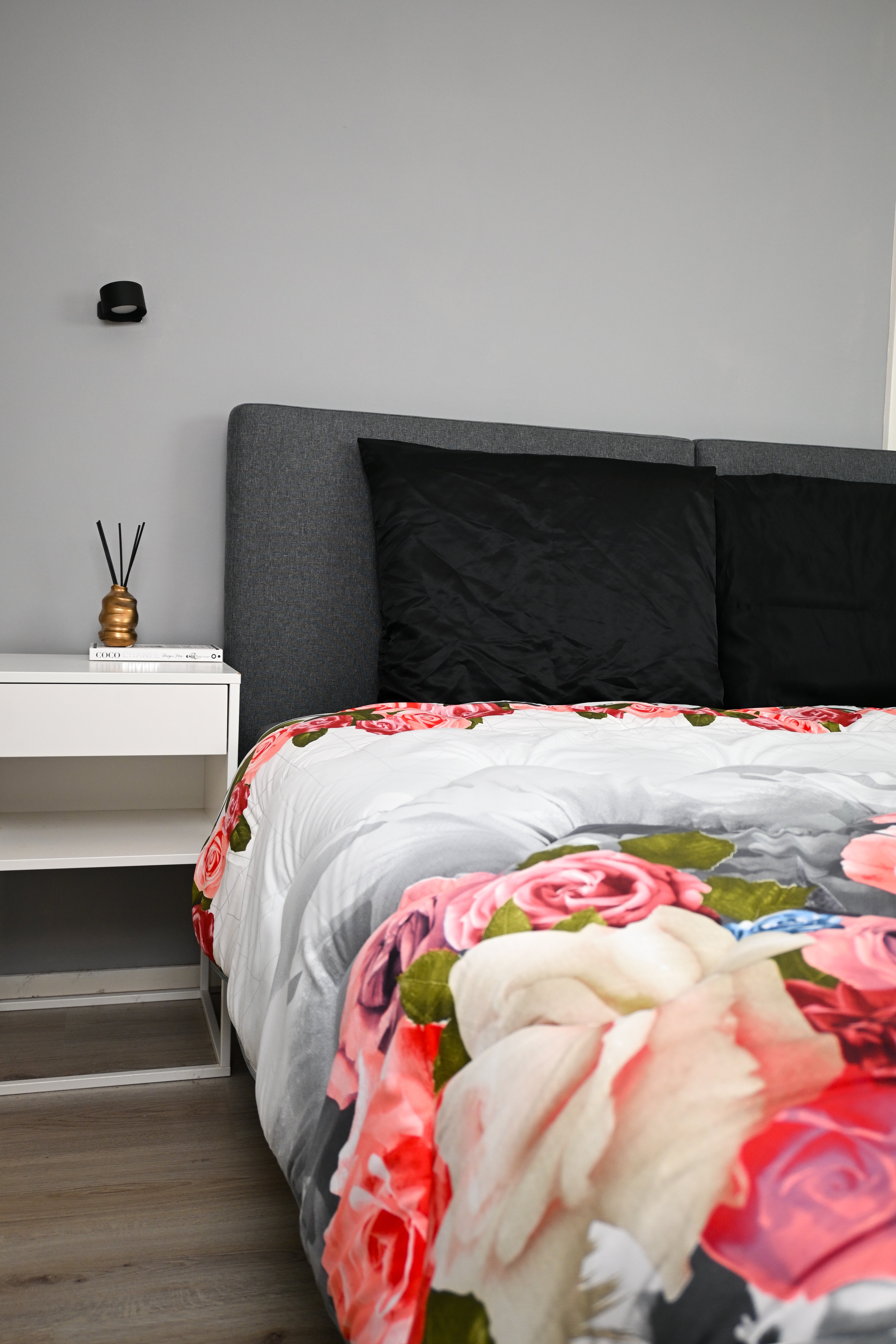 All-in One Lazy Dekbed Grijs Met Rozen - Dekbed voor het hele jaar