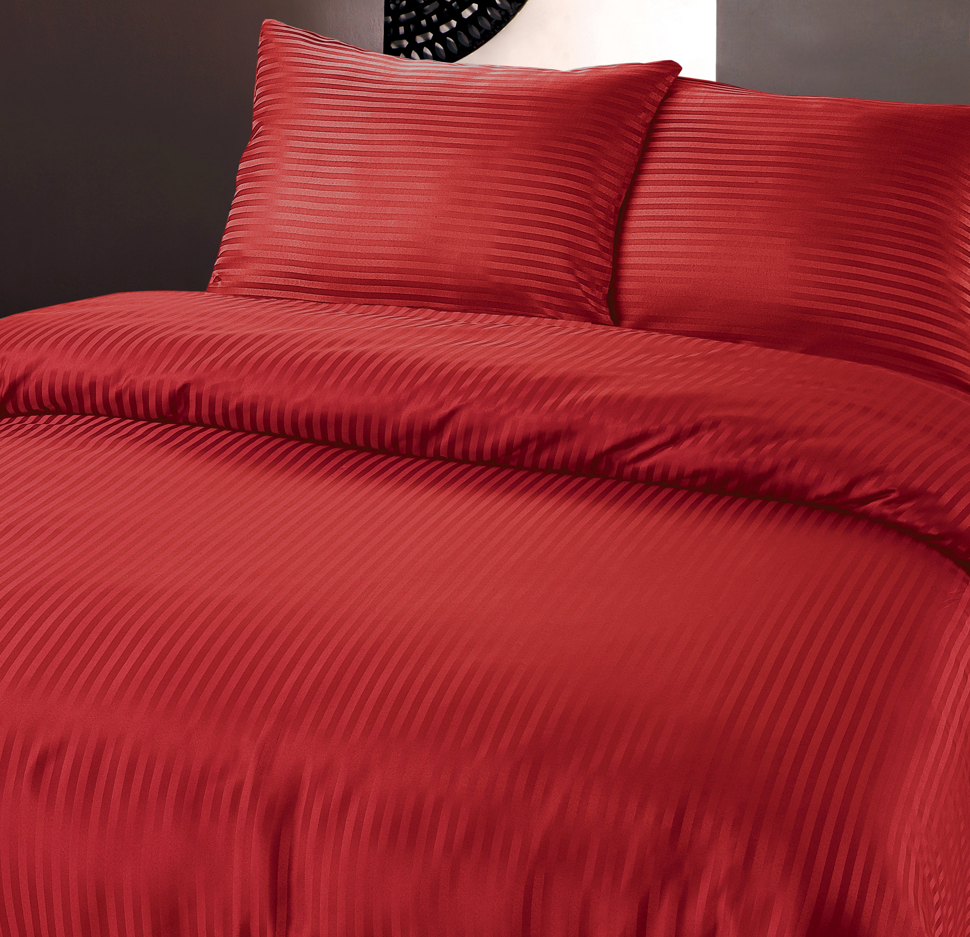 Dallas Duvet Cover Red - Plain design - Intaglio design - Easy to wash