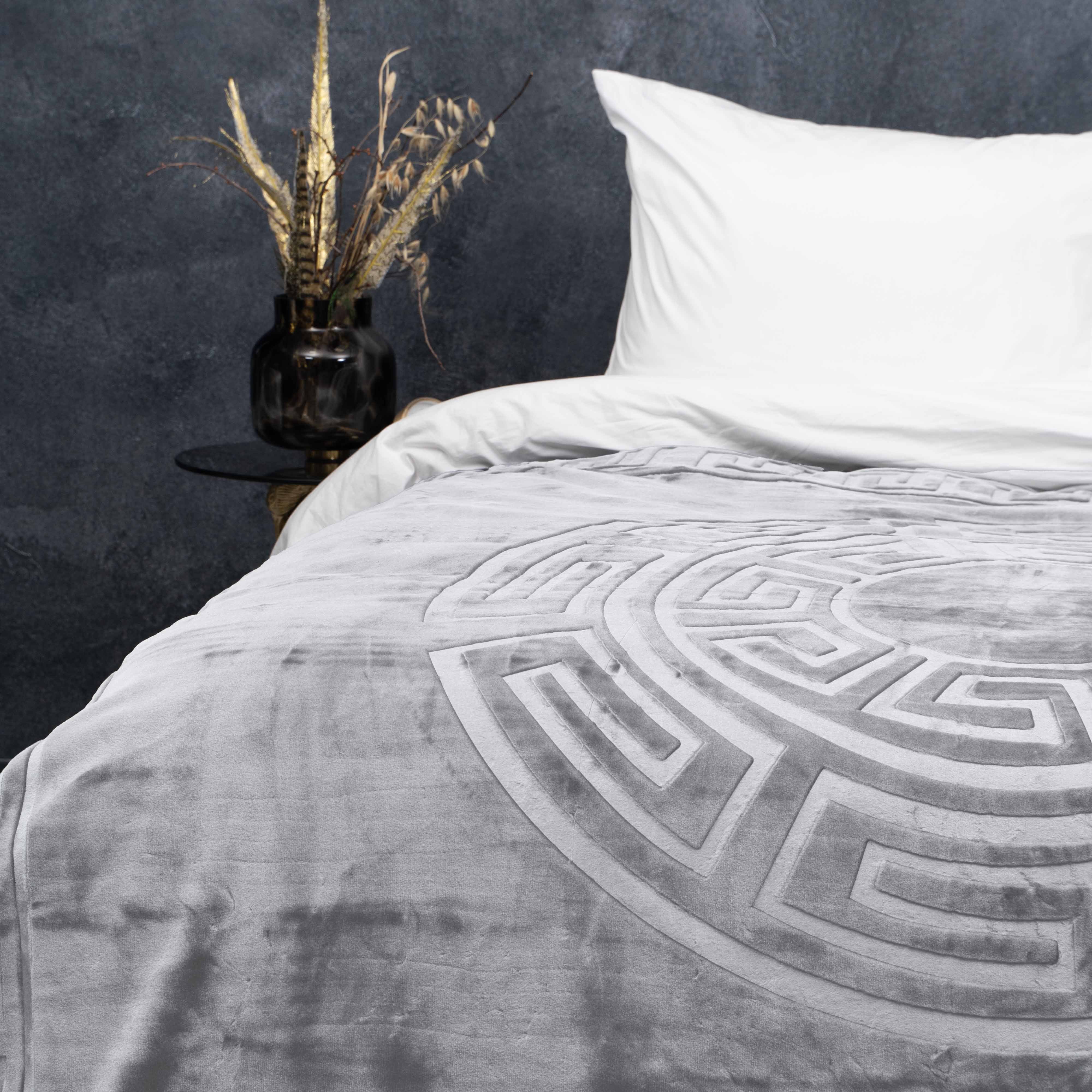 Embossed Zeta Deken Grijs - Woon of slaap deken - Luxe design - Makkelijk wasbaar