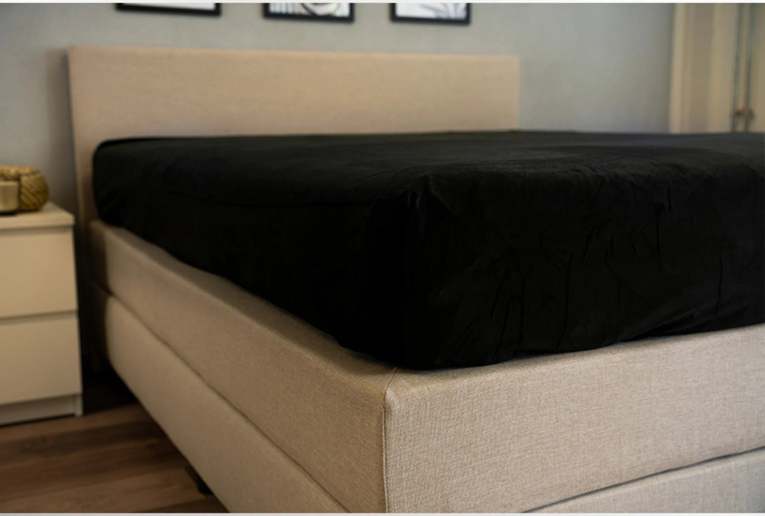 Velvet Fitted Sheet Black – Luxurious, Soft – Perfect Fit – 100% Velvet