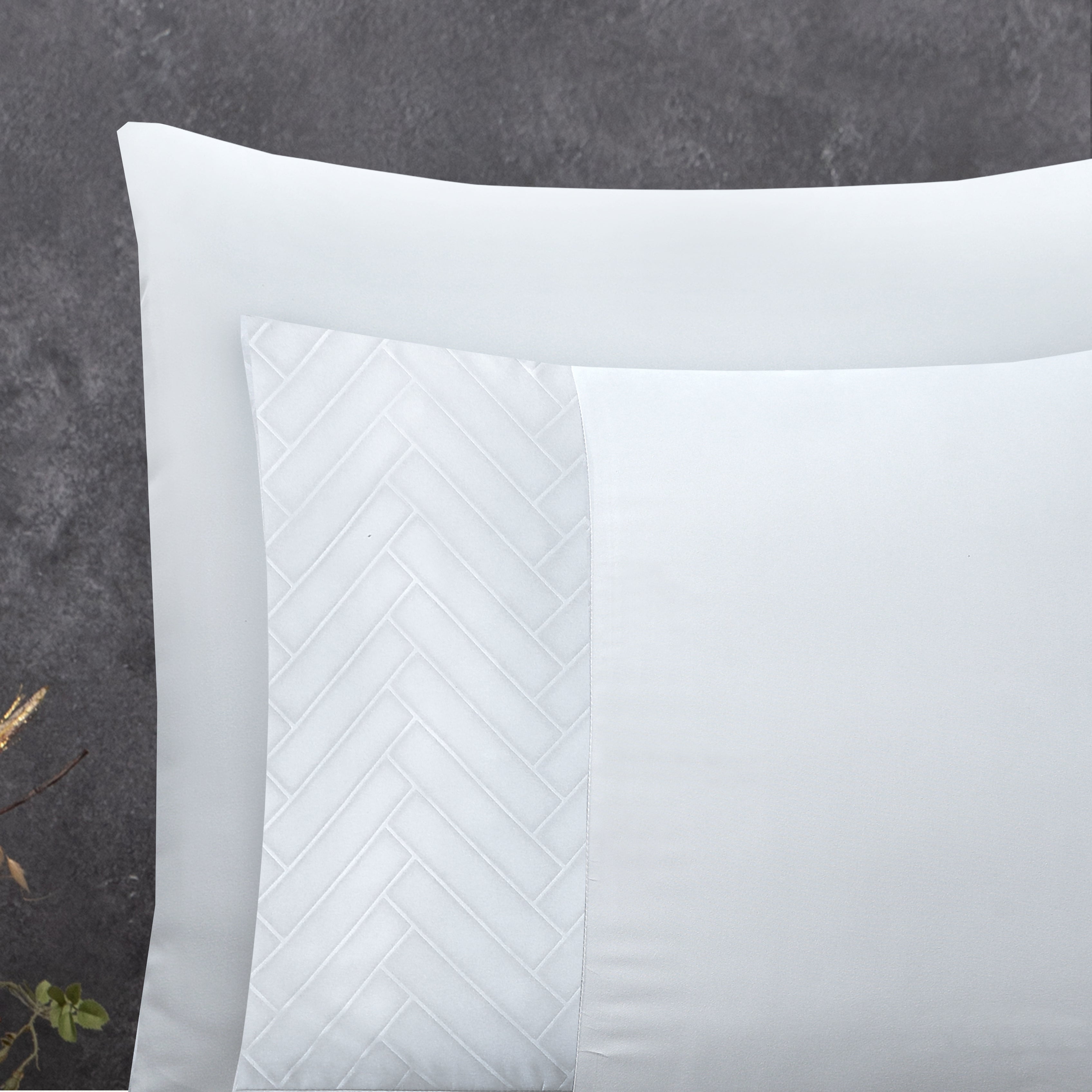 Monte Negro Duvet Cover White - Plain design - Deep print design - Easy to wash
