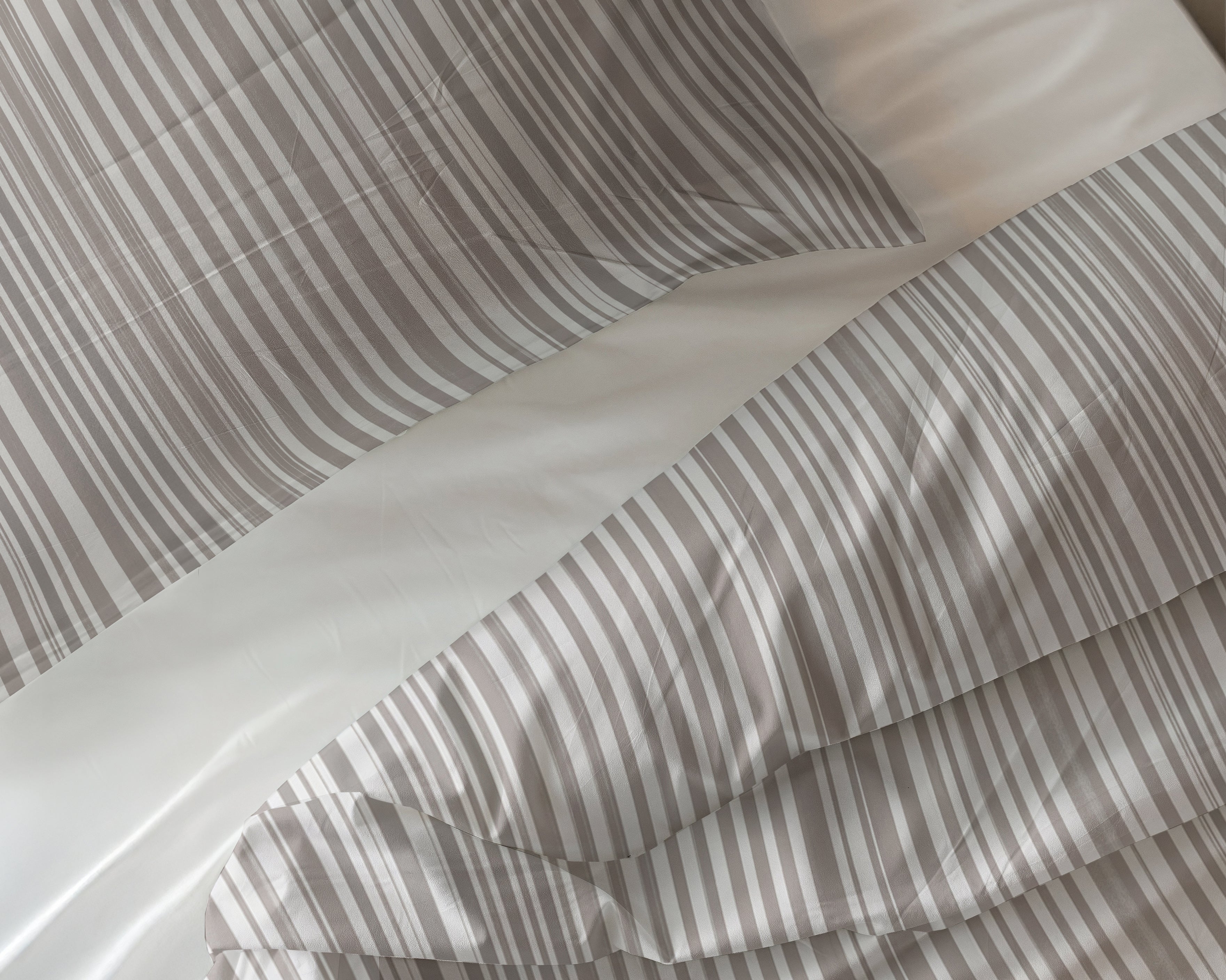 Sleeptime Pinstripe Dekbedovertrek - Taupe - 100% Katoen